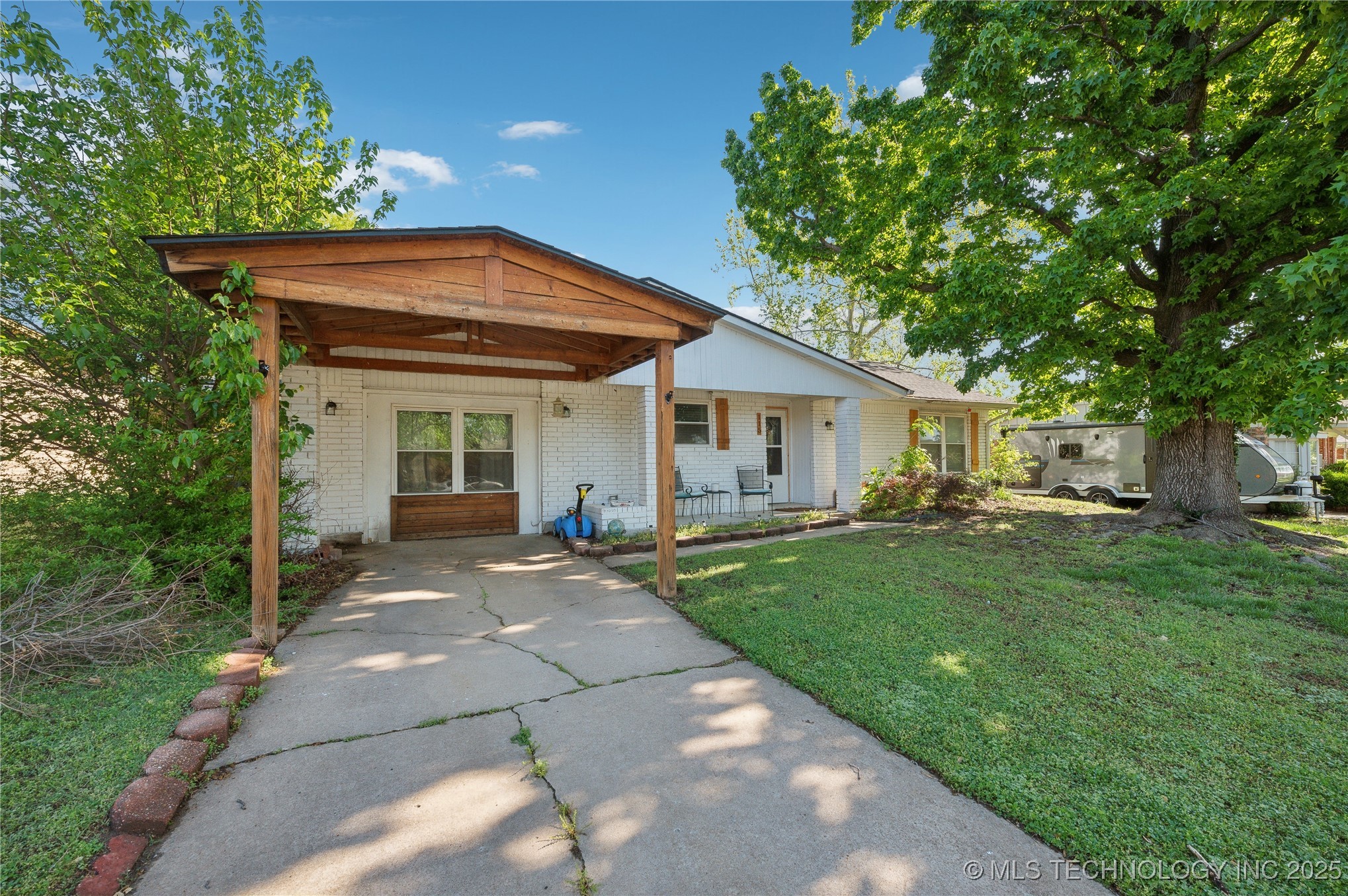 115 Aspen Drive Property Photo 2