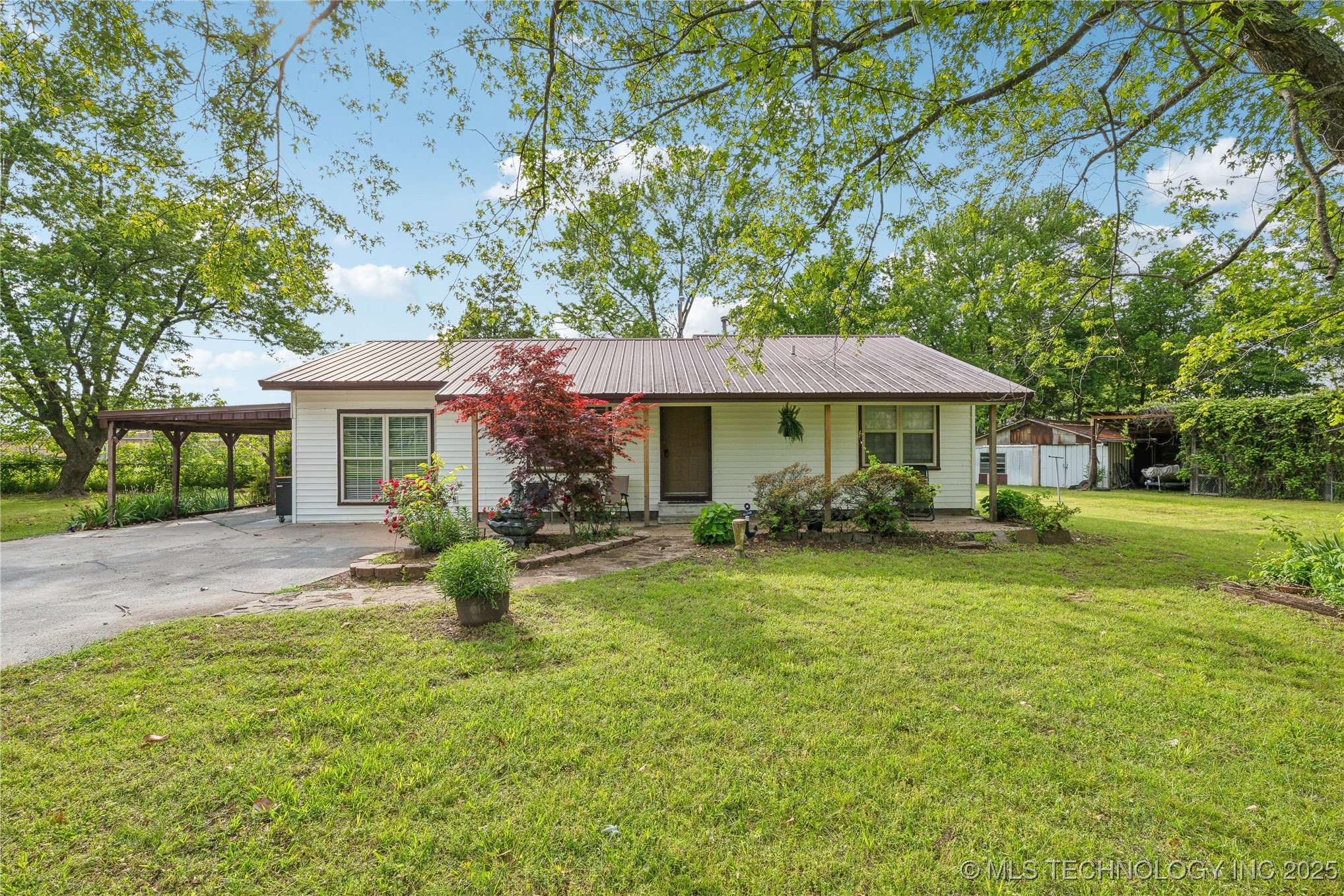 471401 E 818 Road Property Photo 1