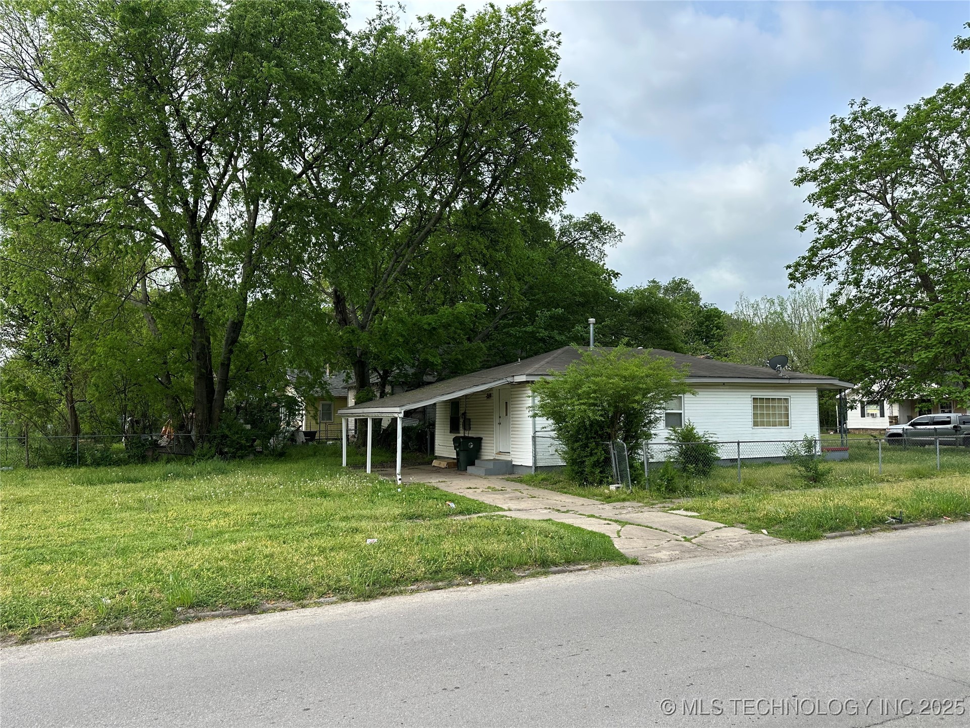 133 N Bryan Avenue Property Photo