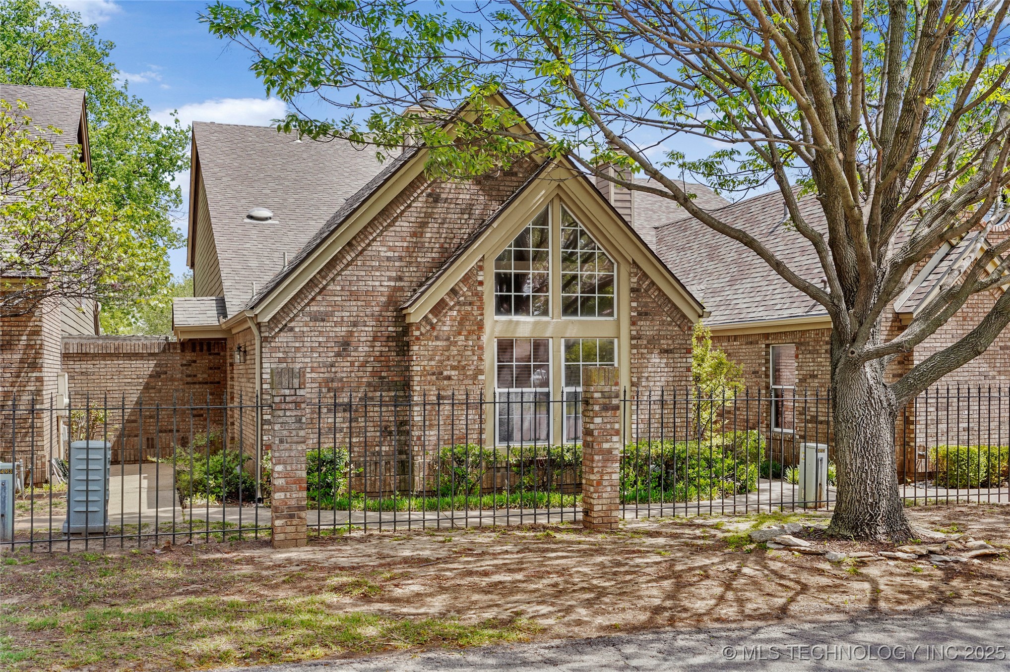 5122 S Columbia Court Property Photo