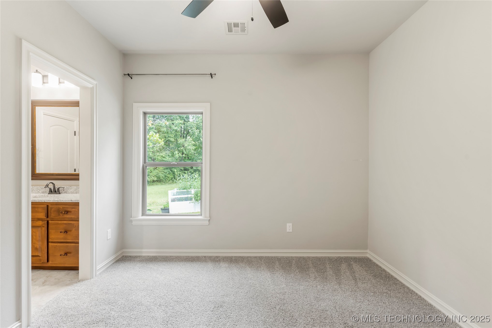 2102 E Huntsville Court Property Photo 40