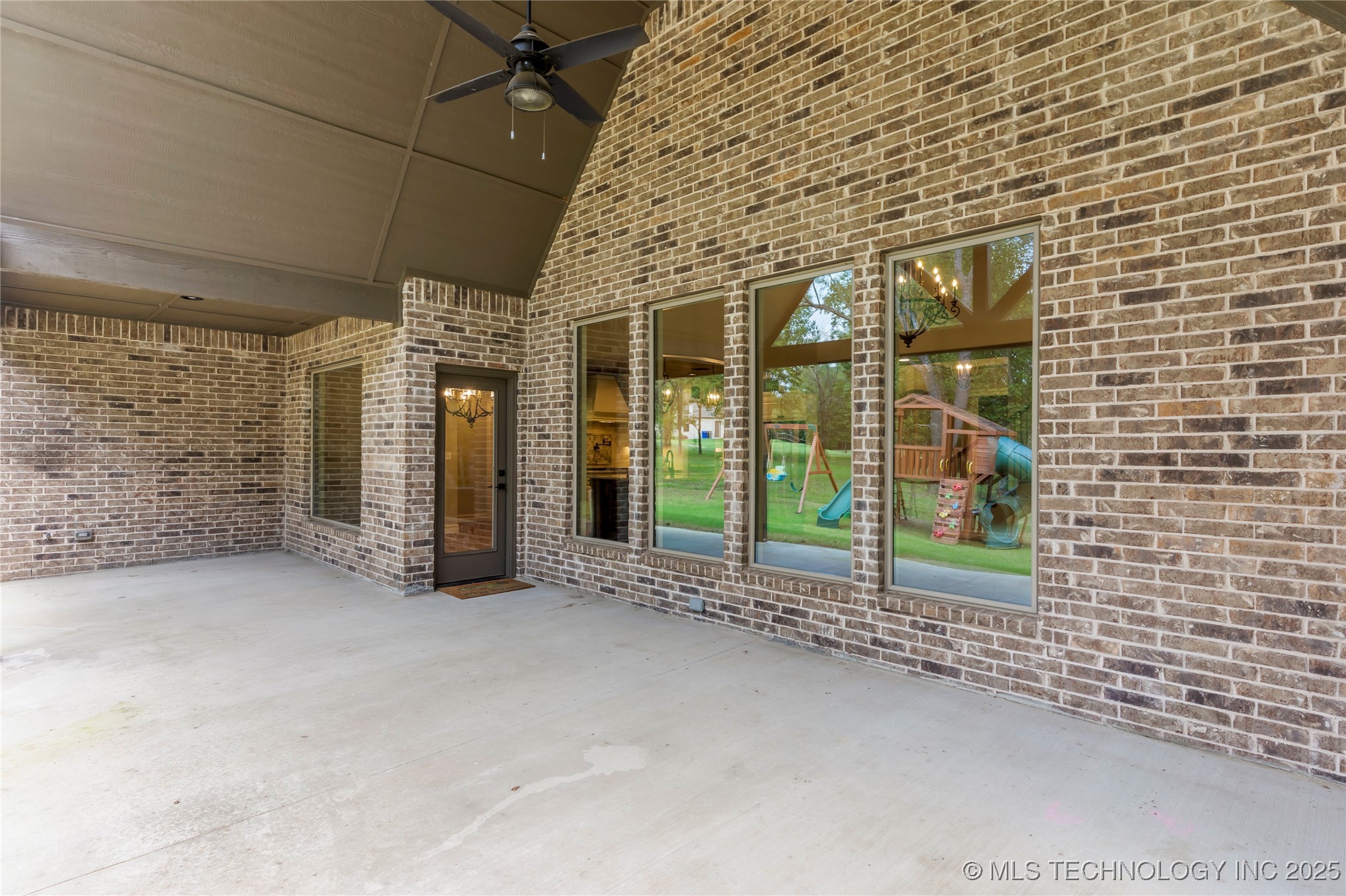 2102 E Huntsville Court Property Photo 46