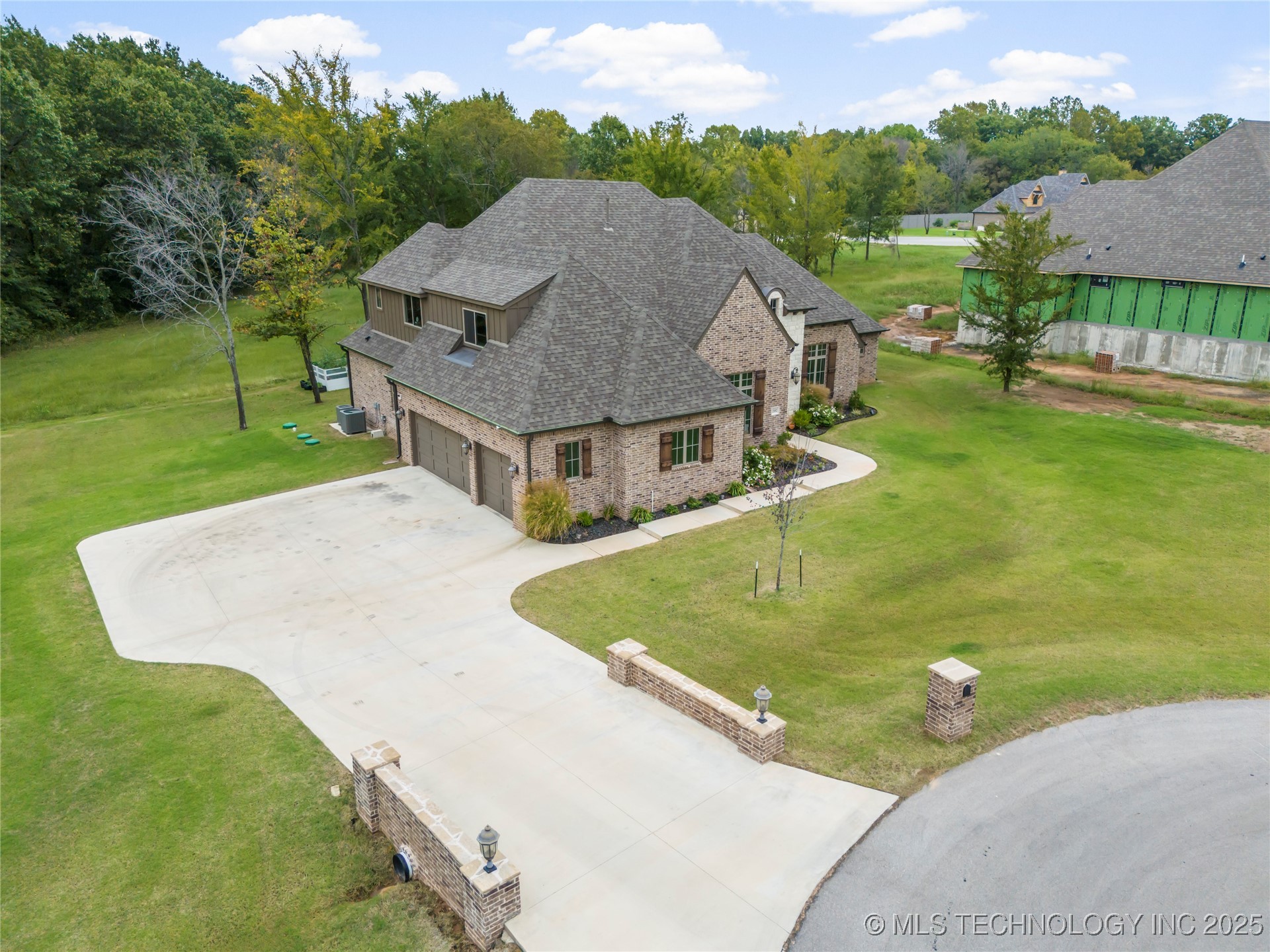 2102 E Huntsville Court Property Photo 49