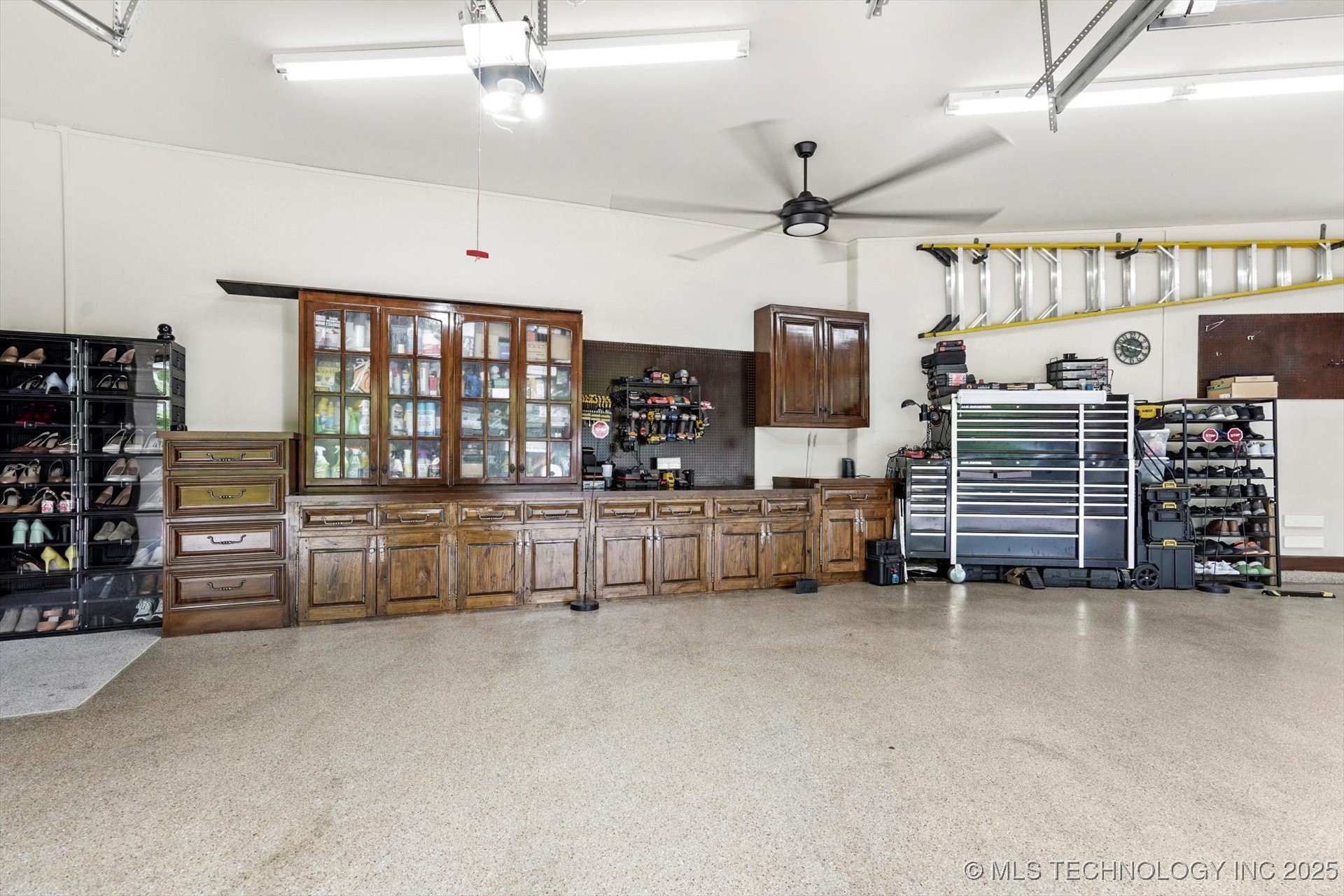 2425 E 44th Street Property Photo 69