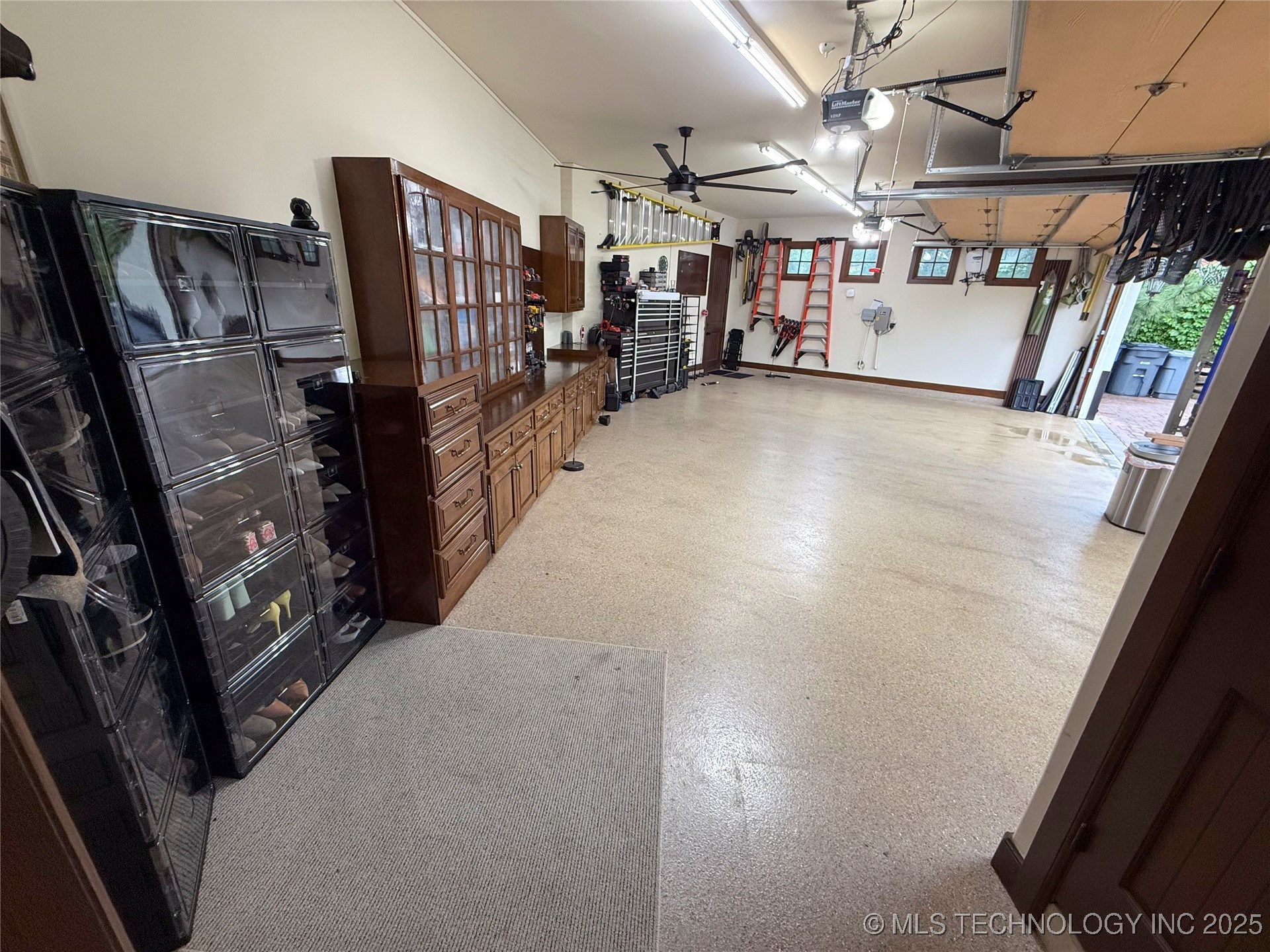 2425 E 44th Street Property Photo 95