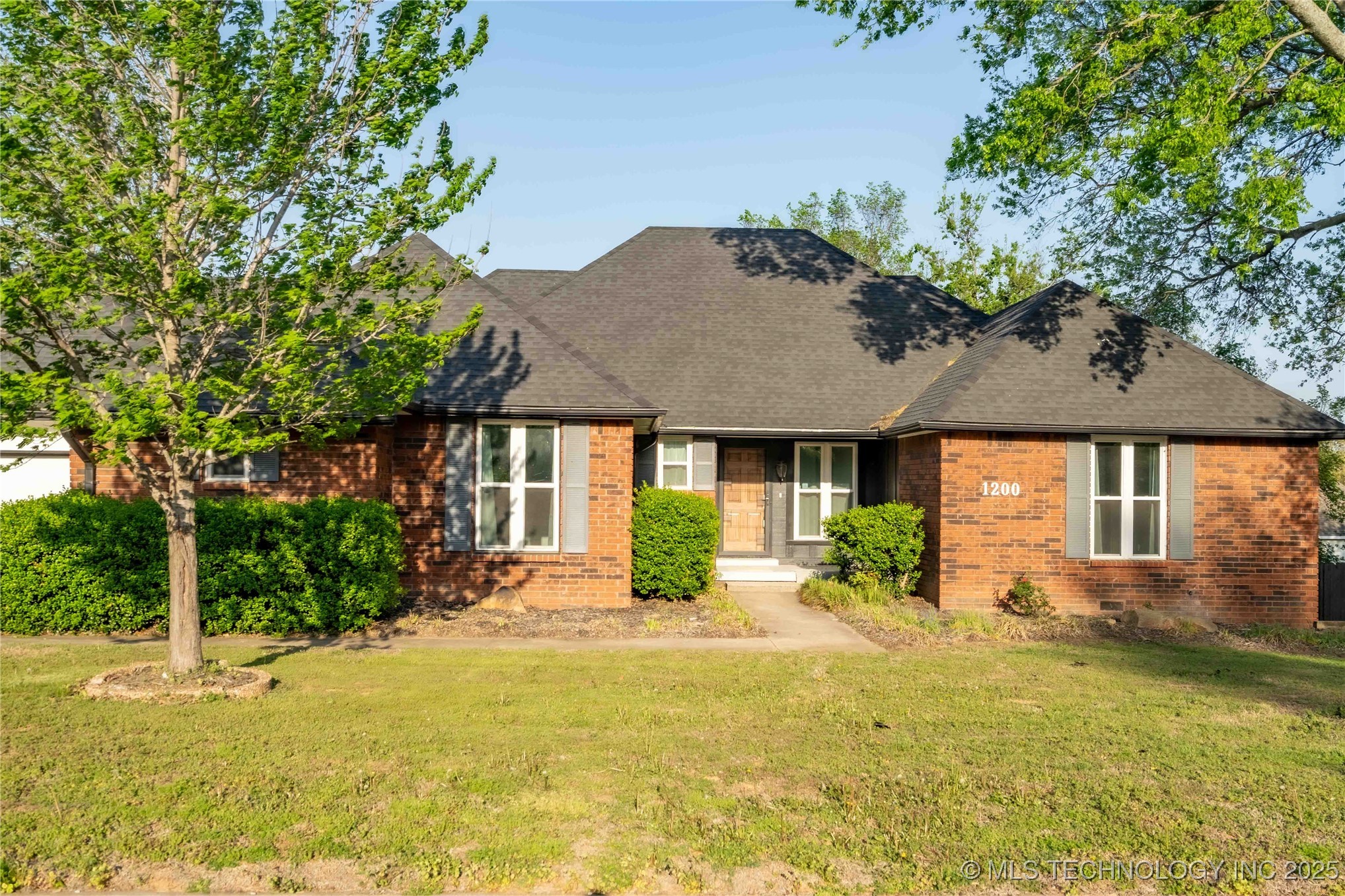1200 N Faulkner Drive Property Photo