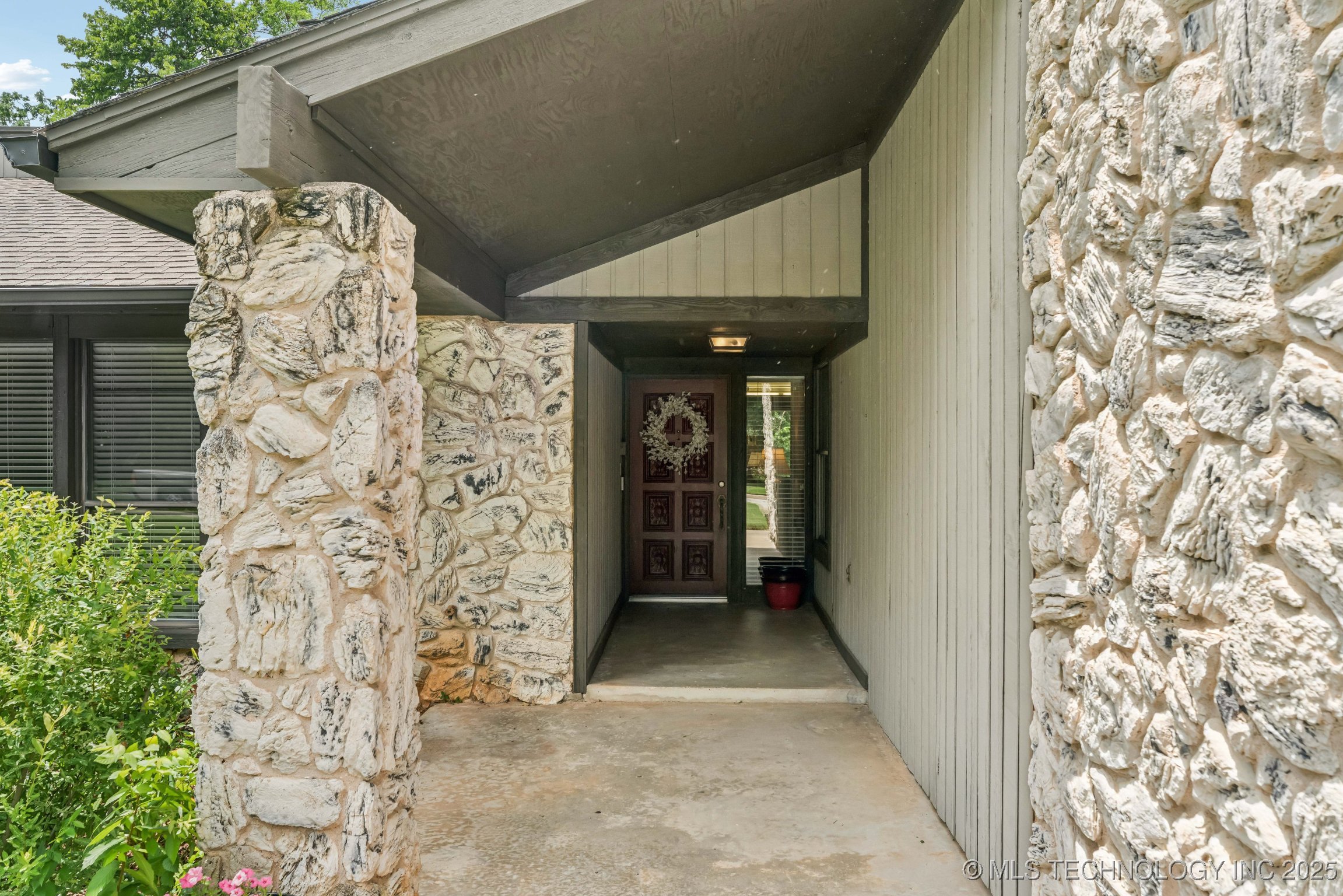 501 E Yuma Drive Property Photo 2