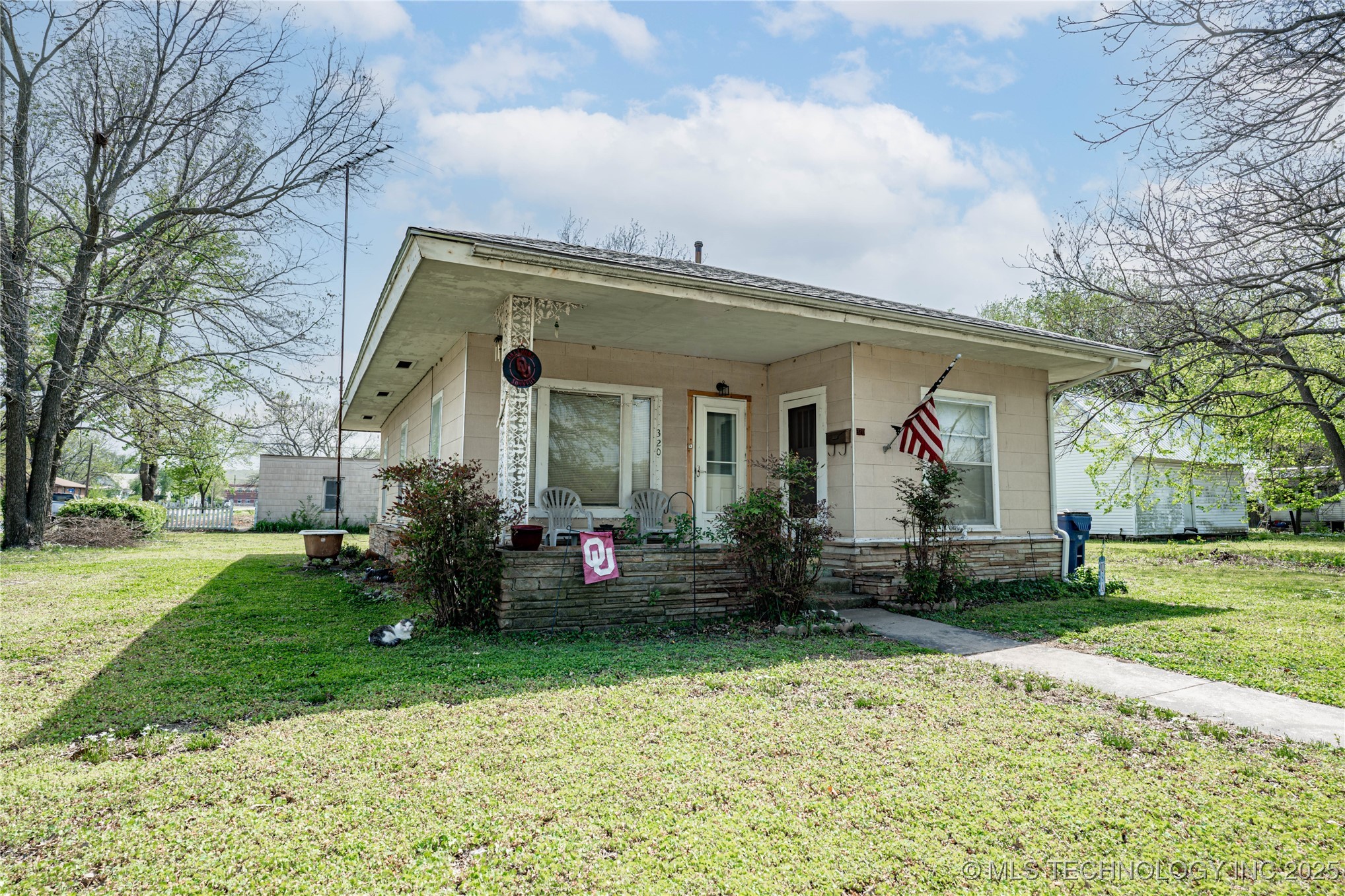 320 E 8th Street Property Photo