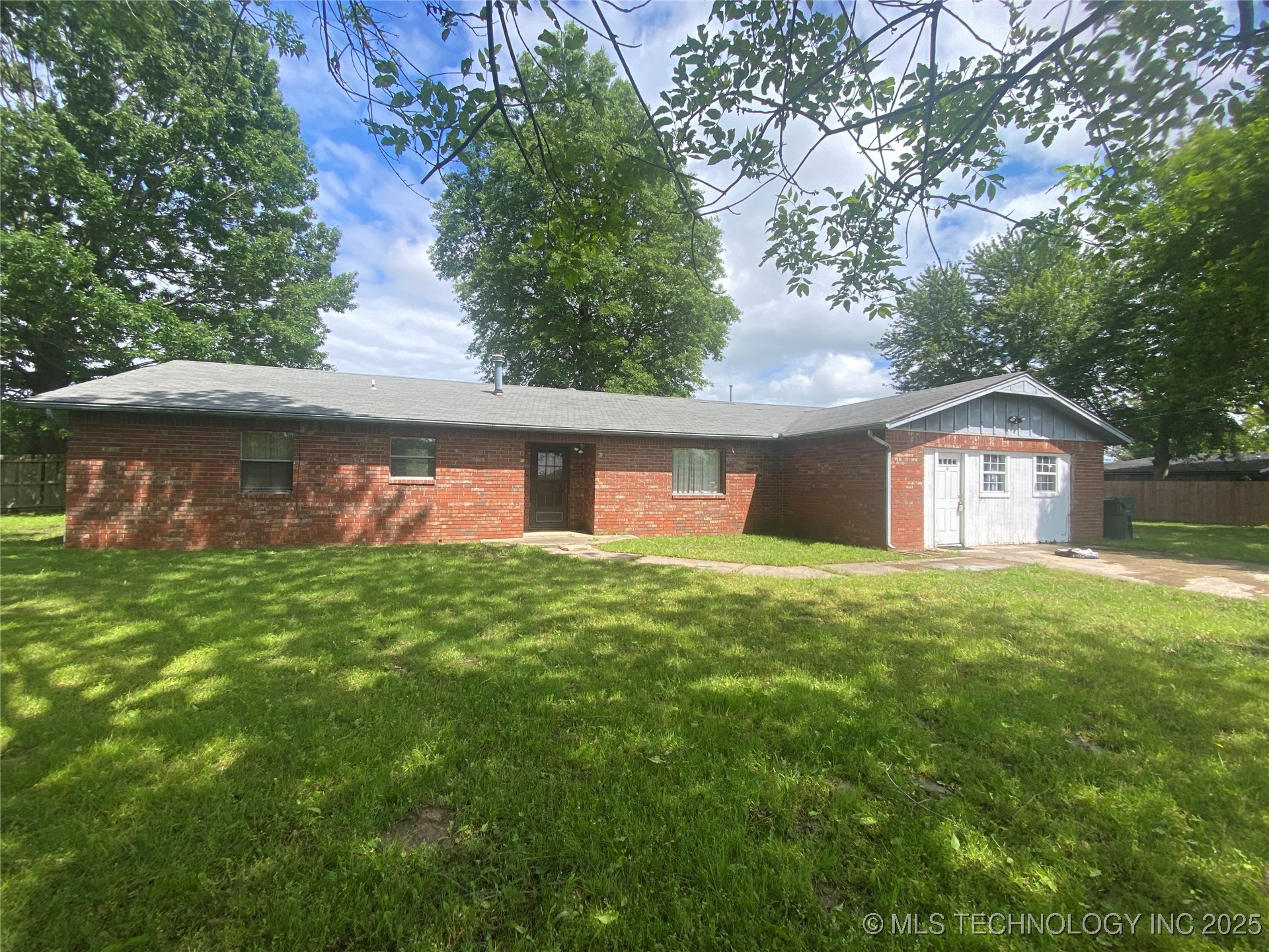 1320 Jennings Street Property Photo 2