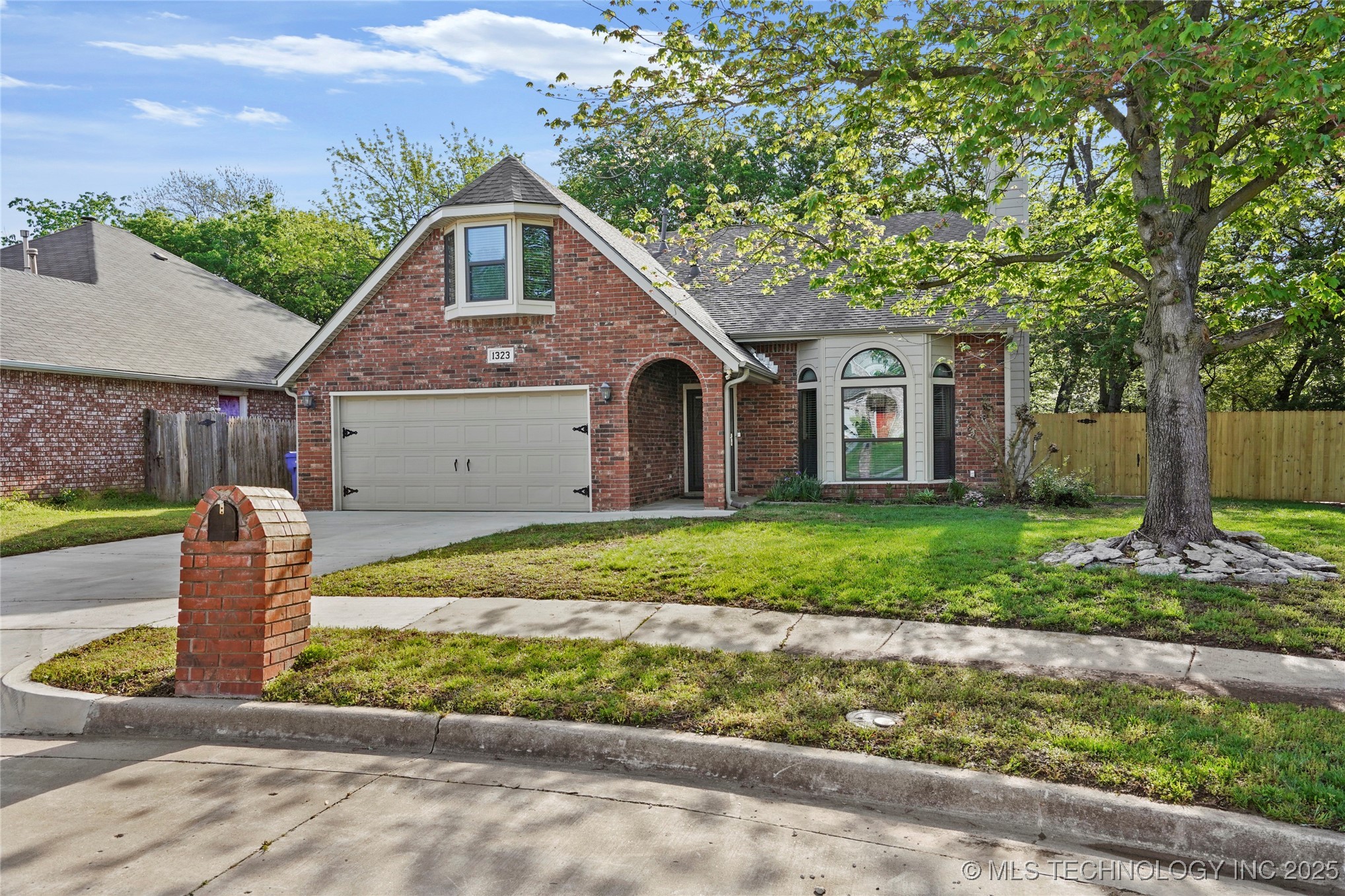 1323 N Umbrella Avenue Property Image