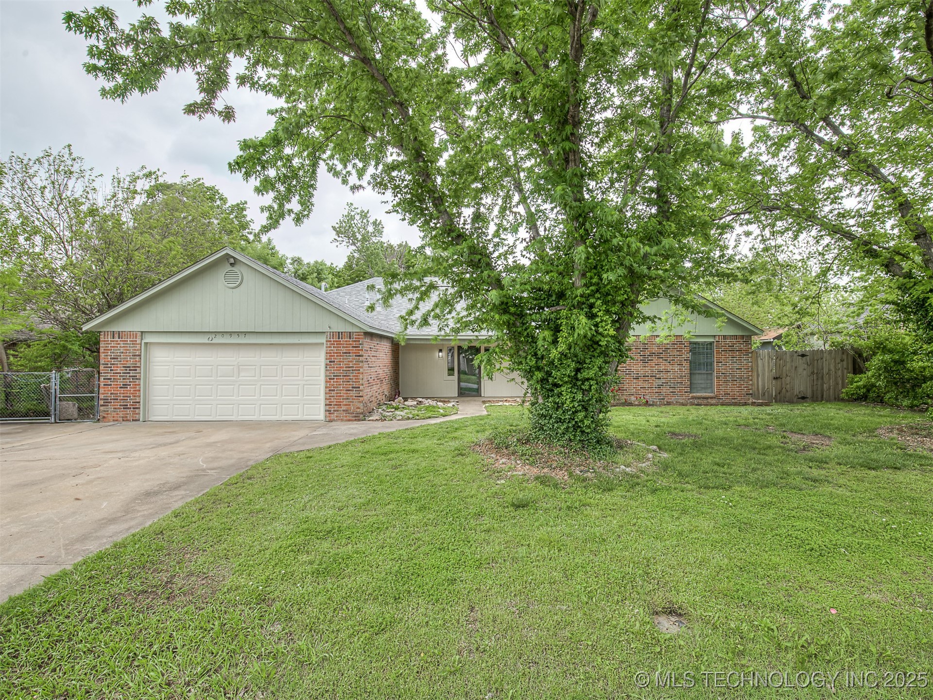 20957 E 35th Place S Property Photo