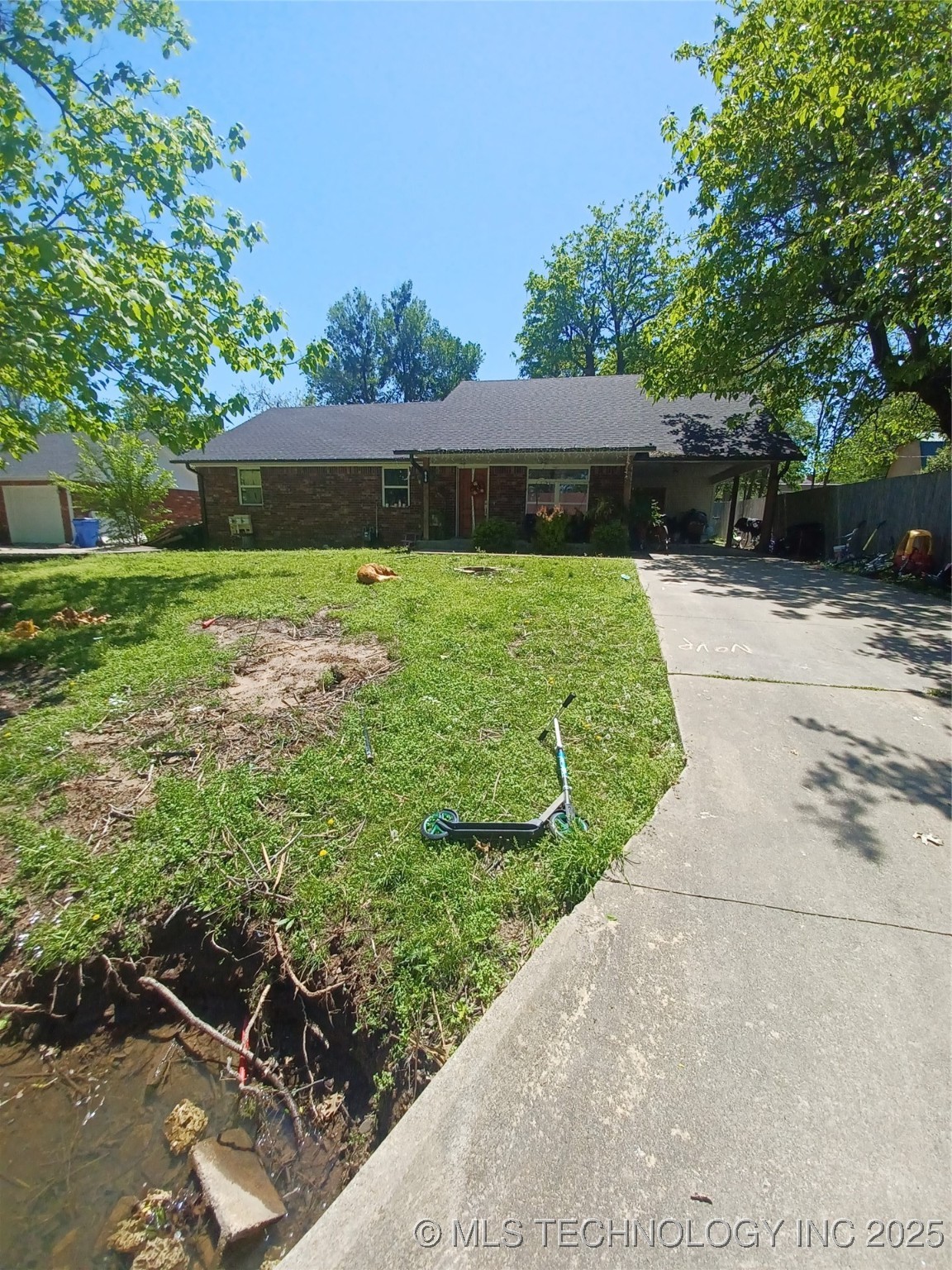 610 W Okmulgee Property Photo