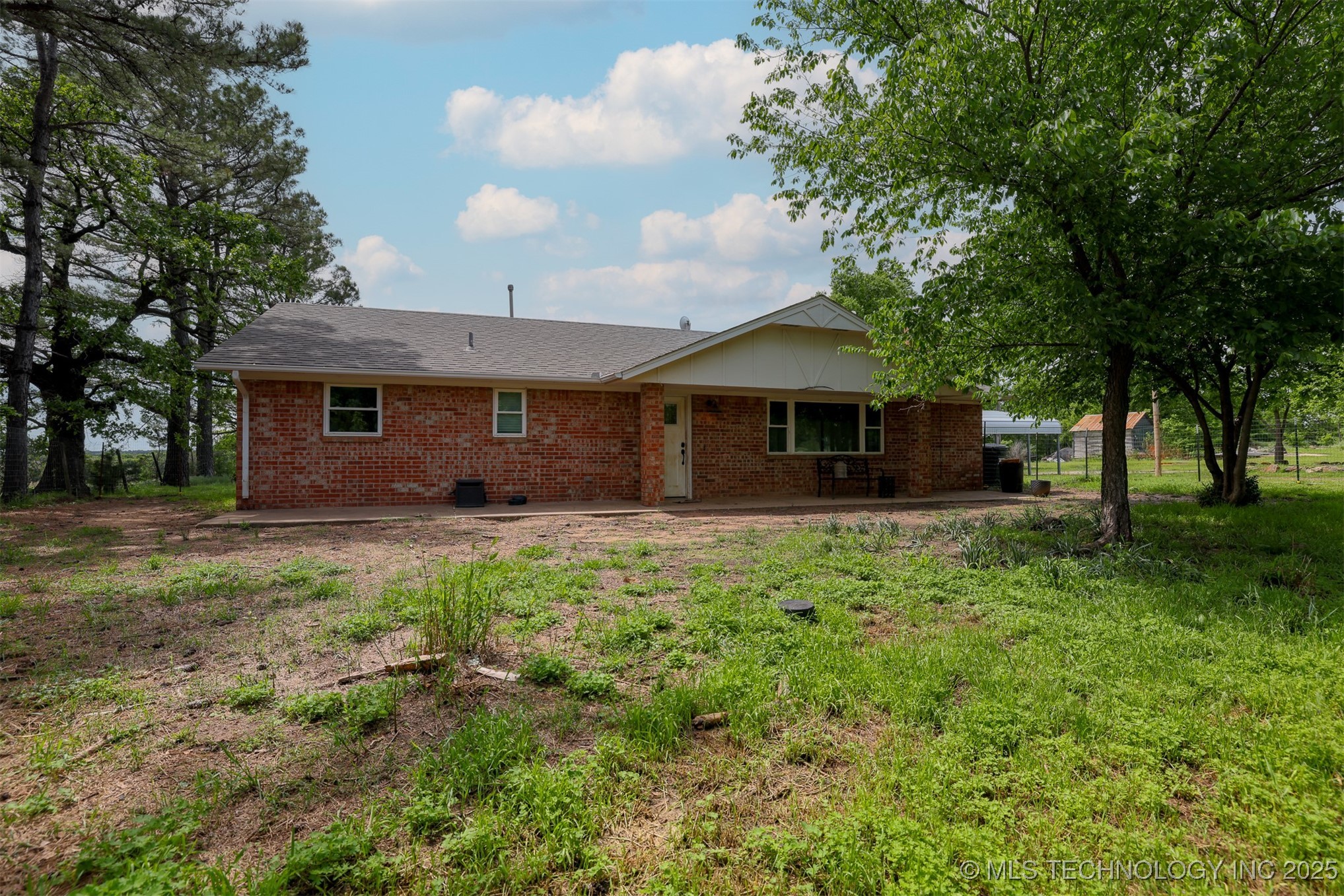 1414 N Eagle Road Property Photo 1