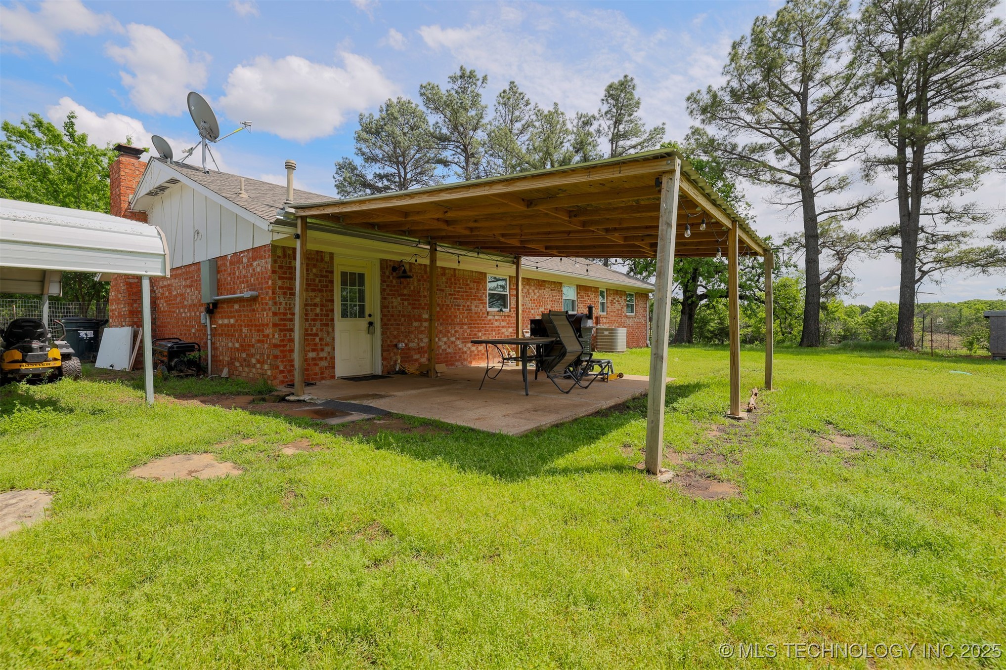 1414 N Eagle Road Property Photo 7