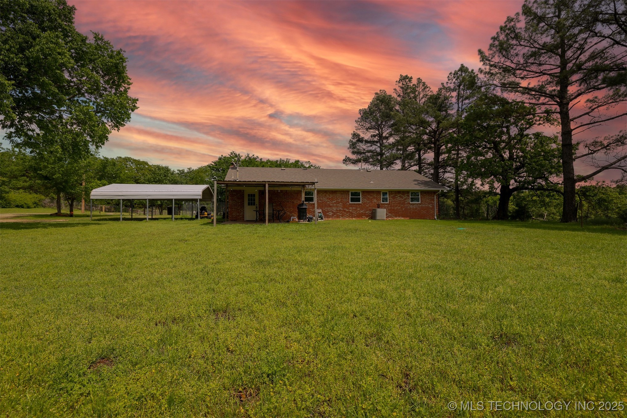 1414 N Eagle Road Property Photo 8
