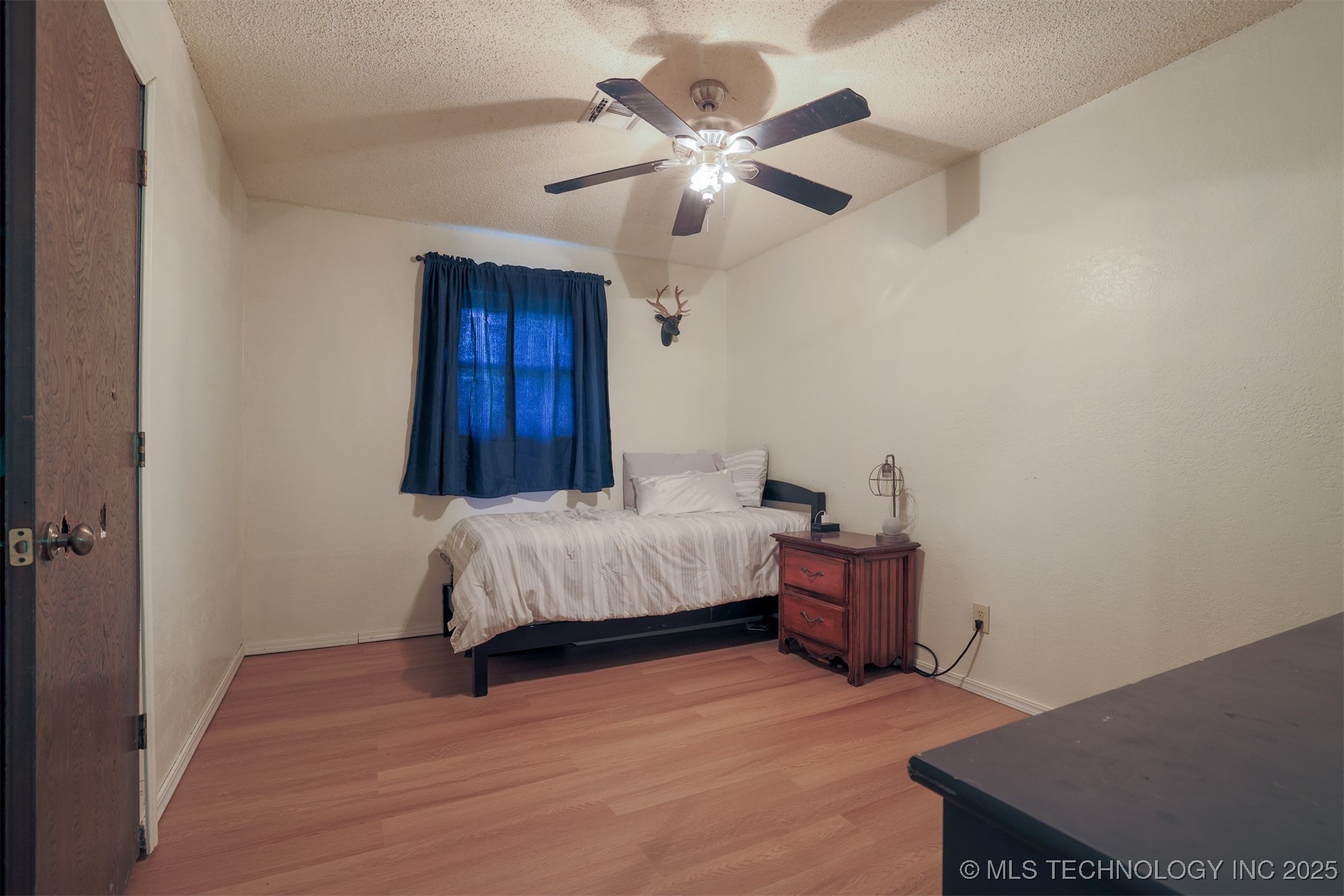1414 N Eagle Road Property Photo 11