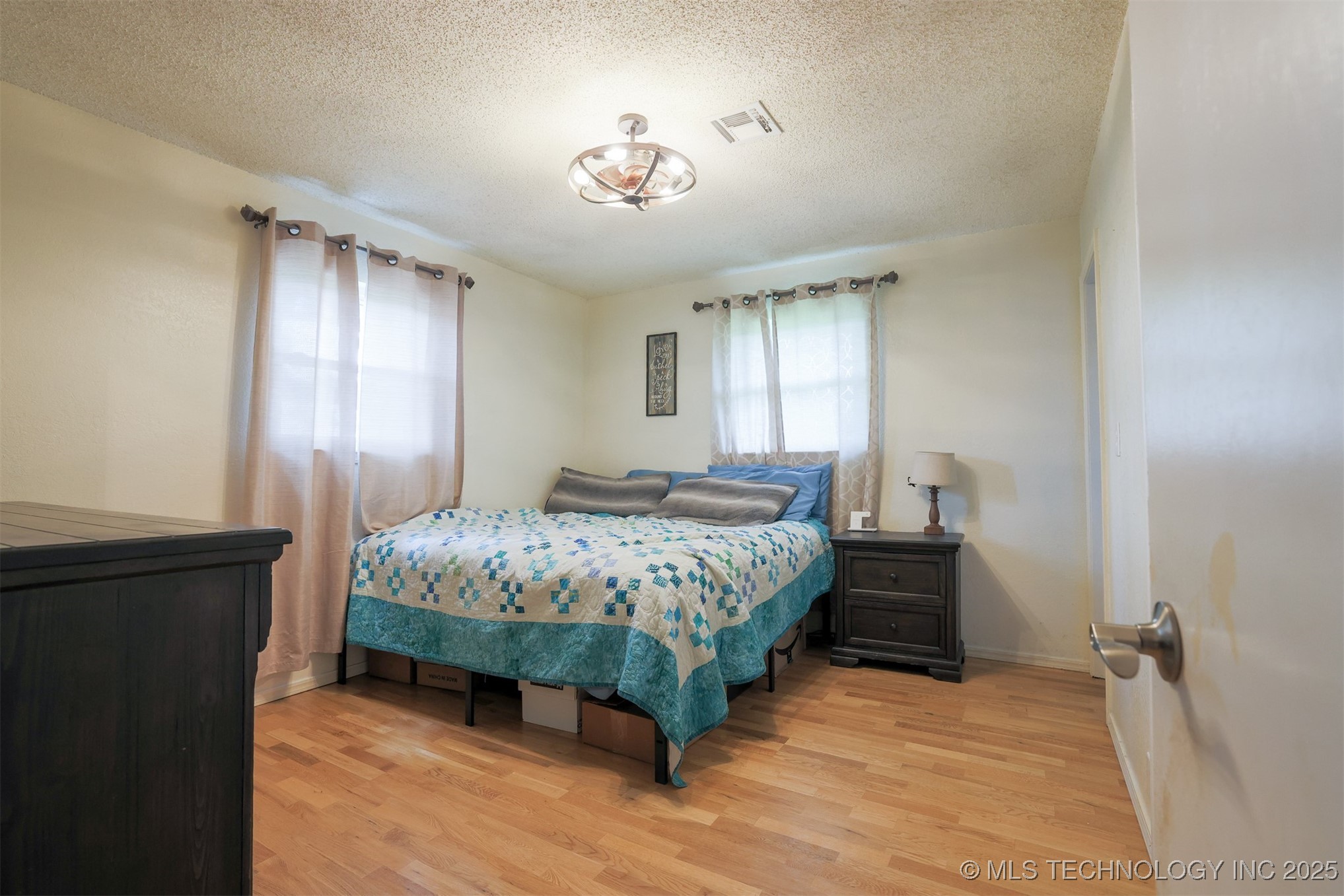 1414 N Eagle Road Property Photo 12