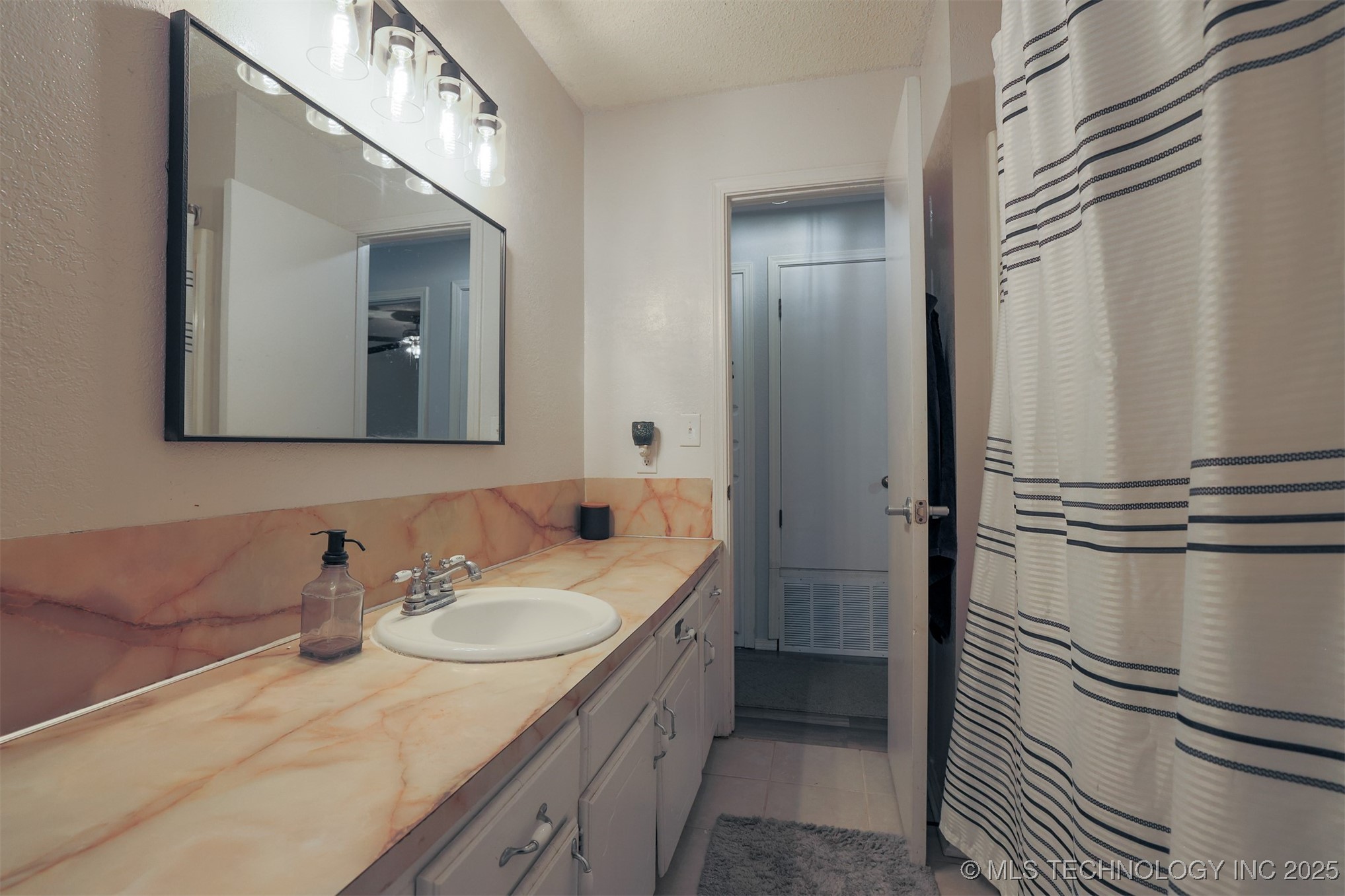 1414 N Eagle Road Property Photo 20