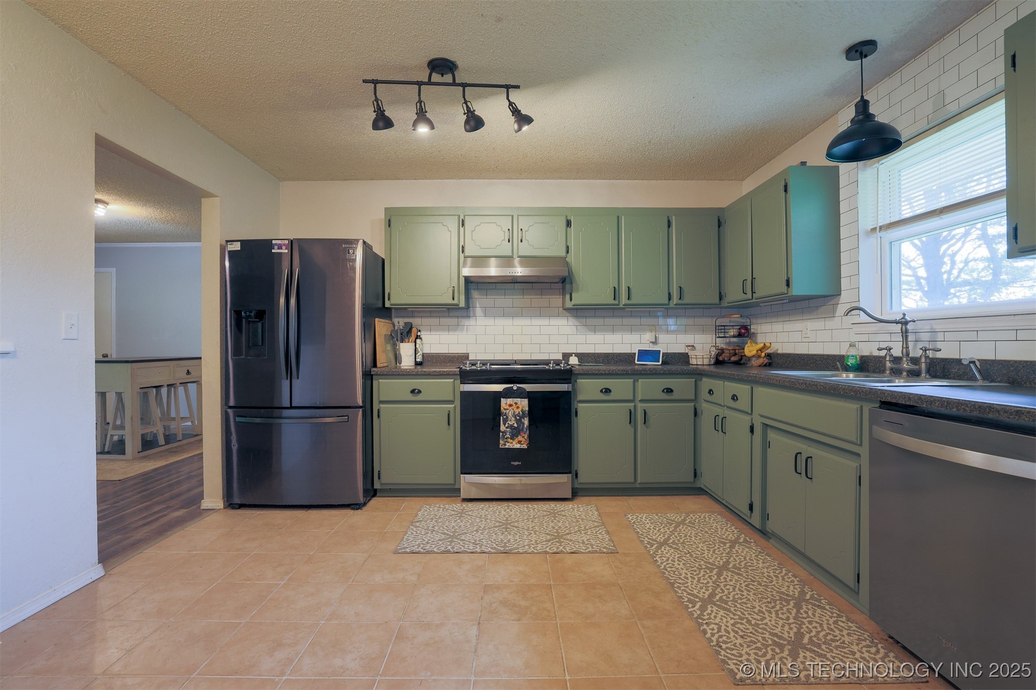 1414 N Eagle Road Property Photo 23