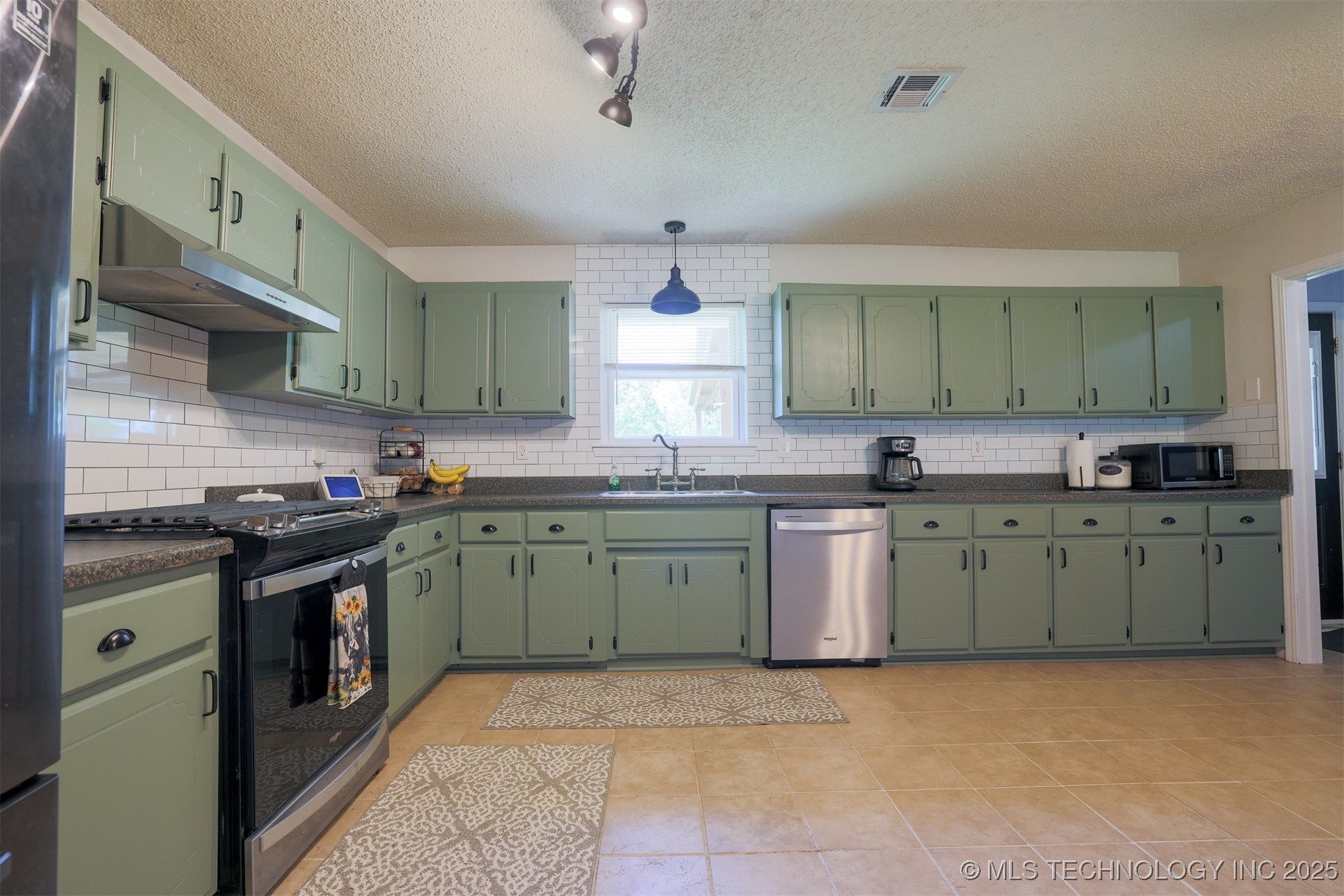 1414 N Eagle Road Property Photo 24