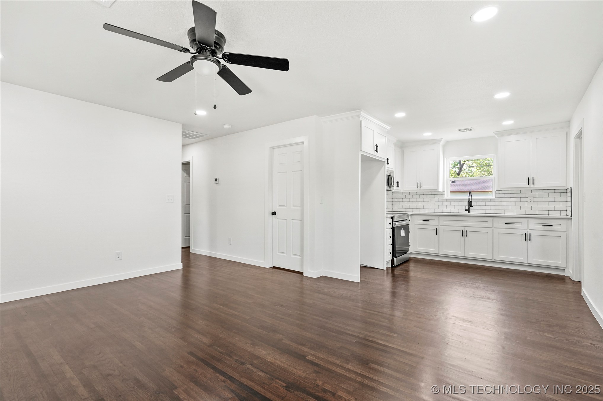 1508 N 68th East Avenue Property Photo 9