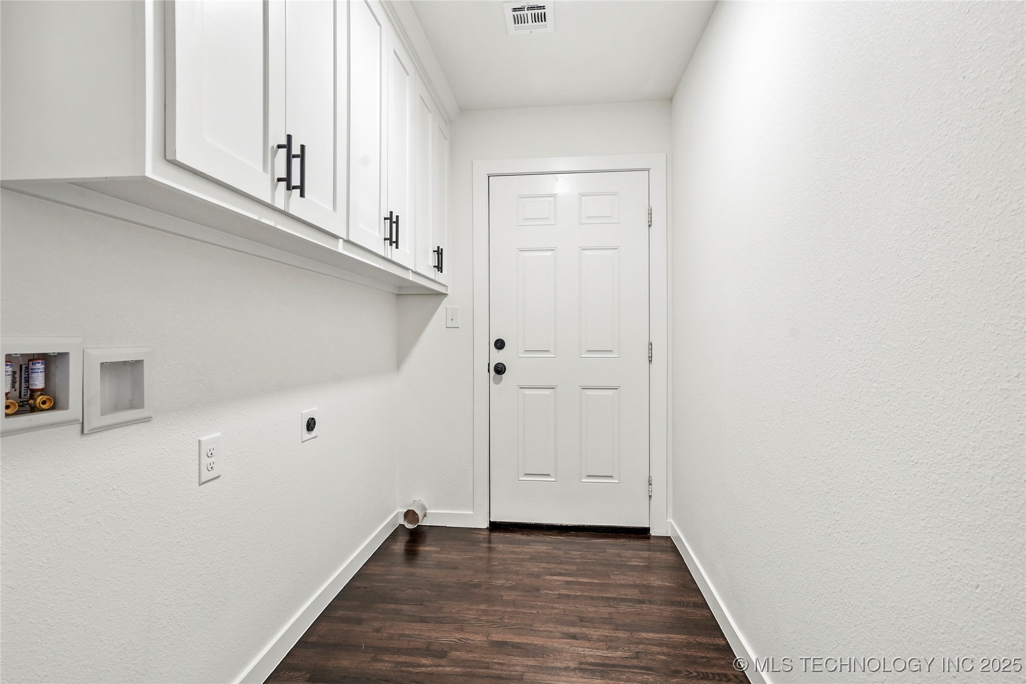 1508 N 68th East Avenue Property Photo 24