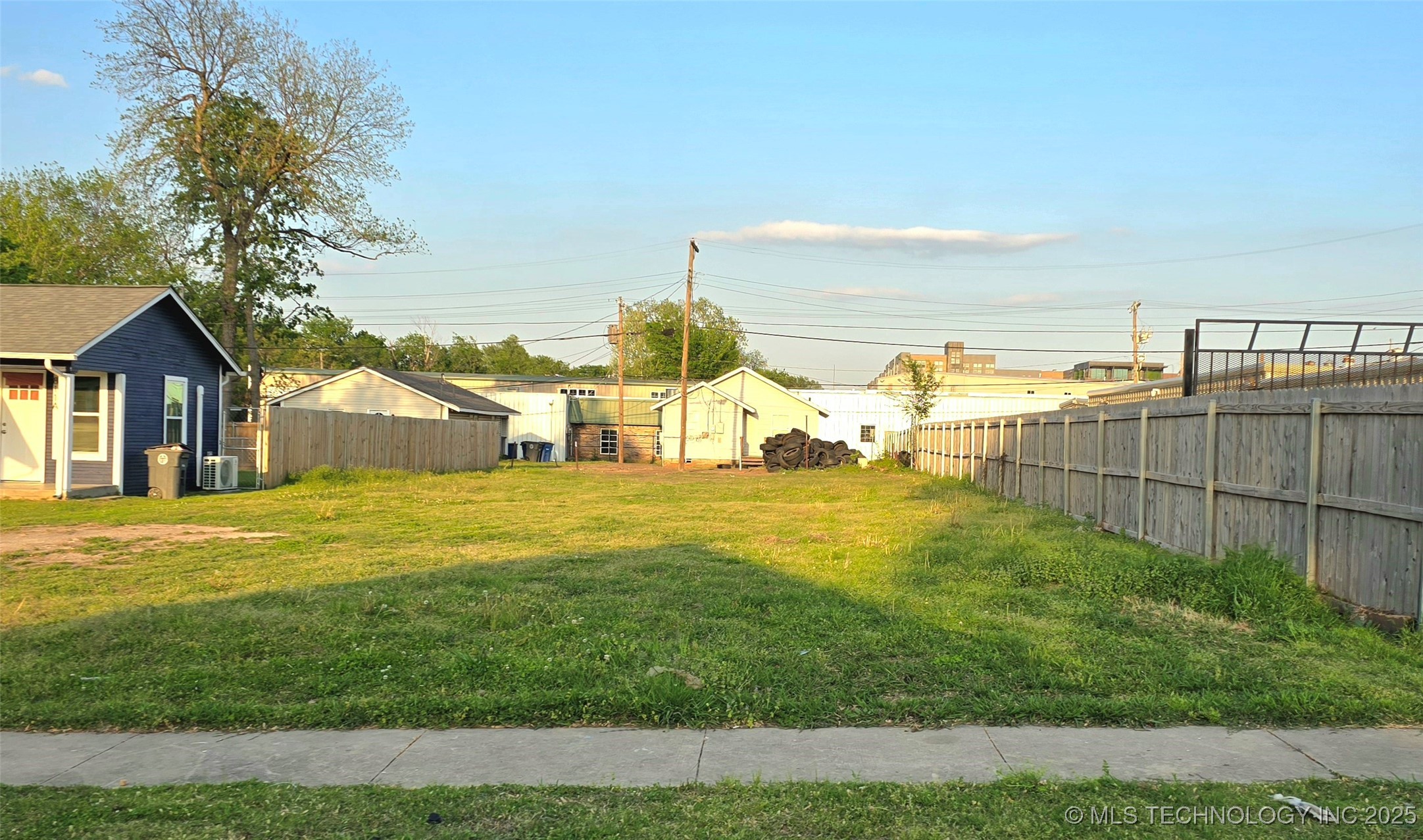 815 S Xanthus Avenue Property Photo