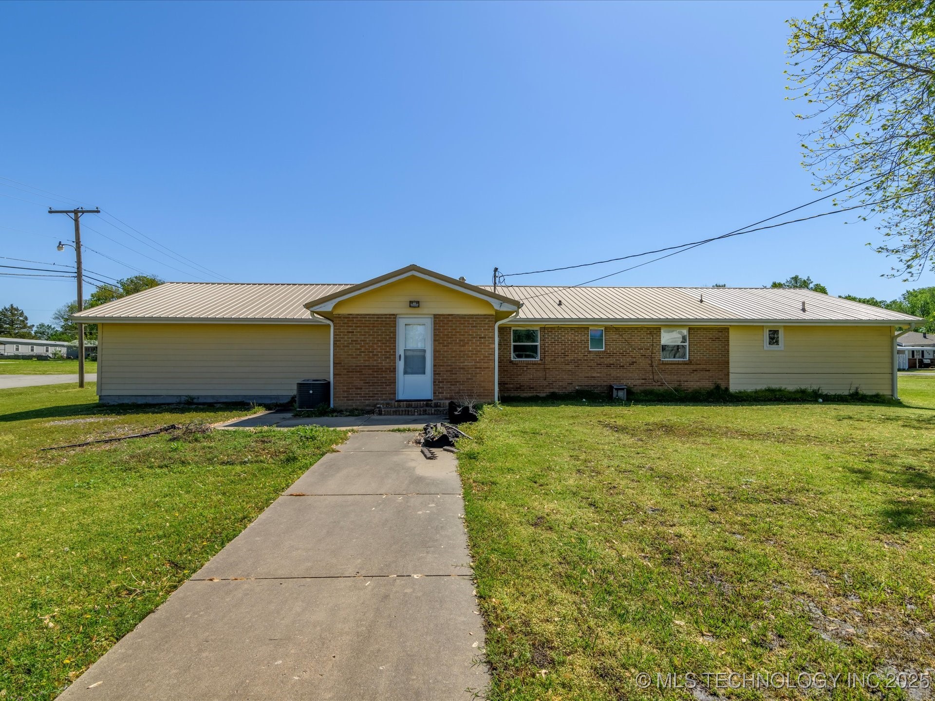 109 N Gertrude Property Photo 3