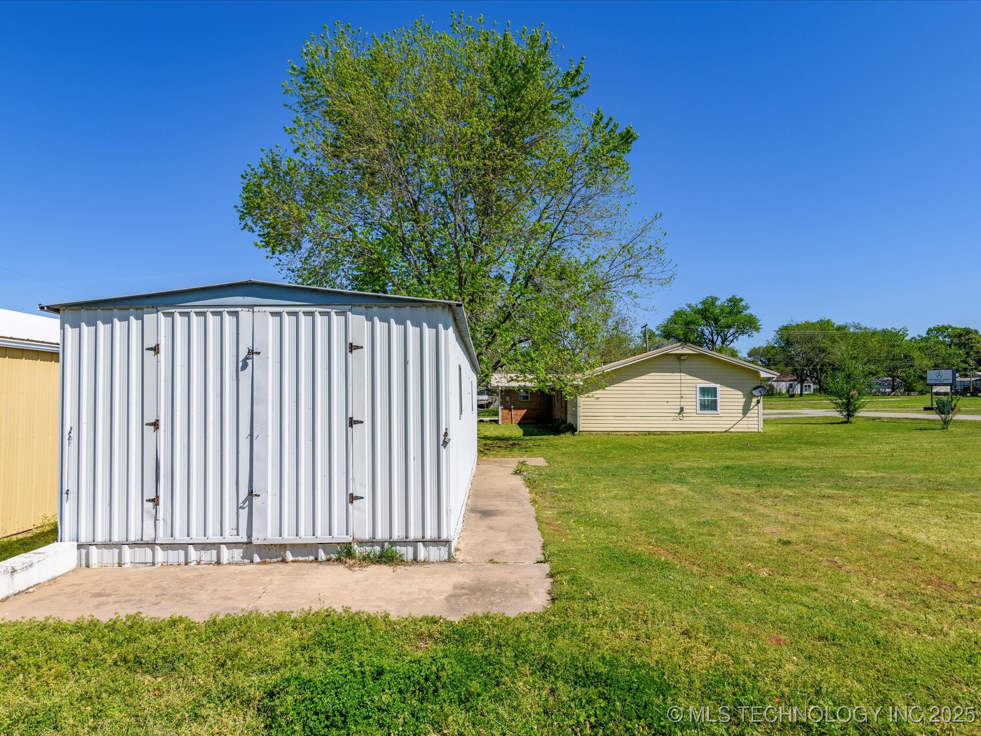 109 N Gertrude Property Photo 4