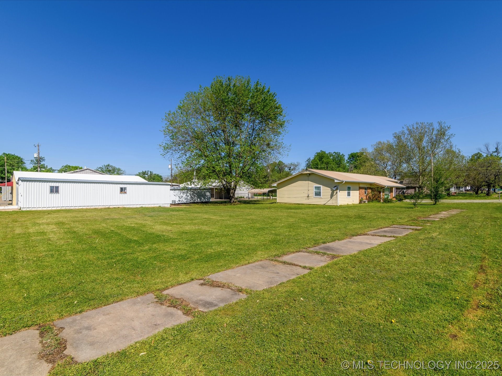 109 N Gertrude Property Photo 5