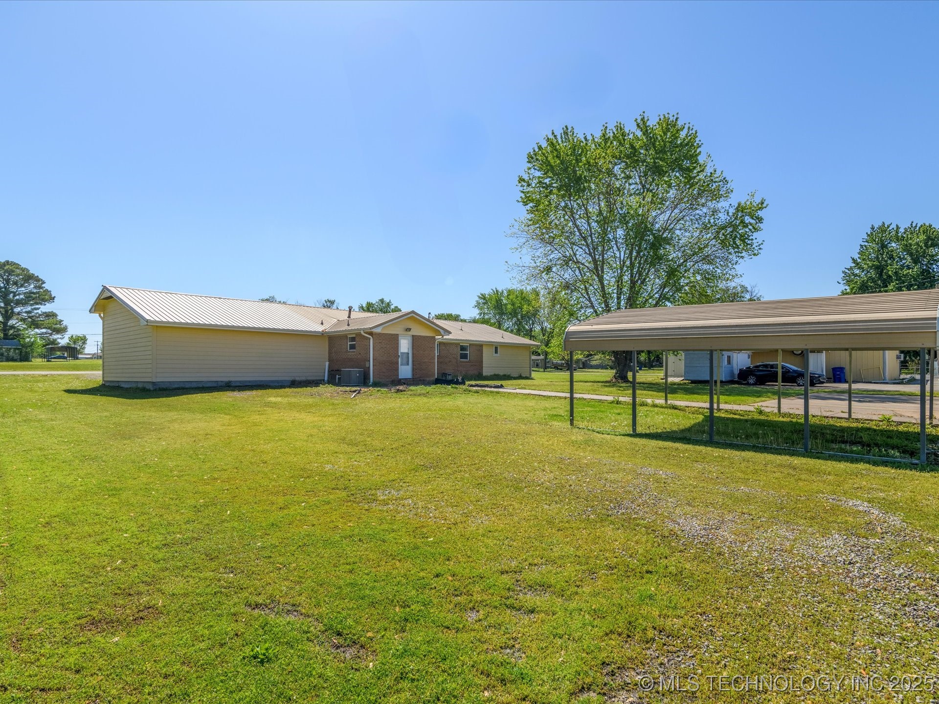 109 N Gertrude Property Photo 6