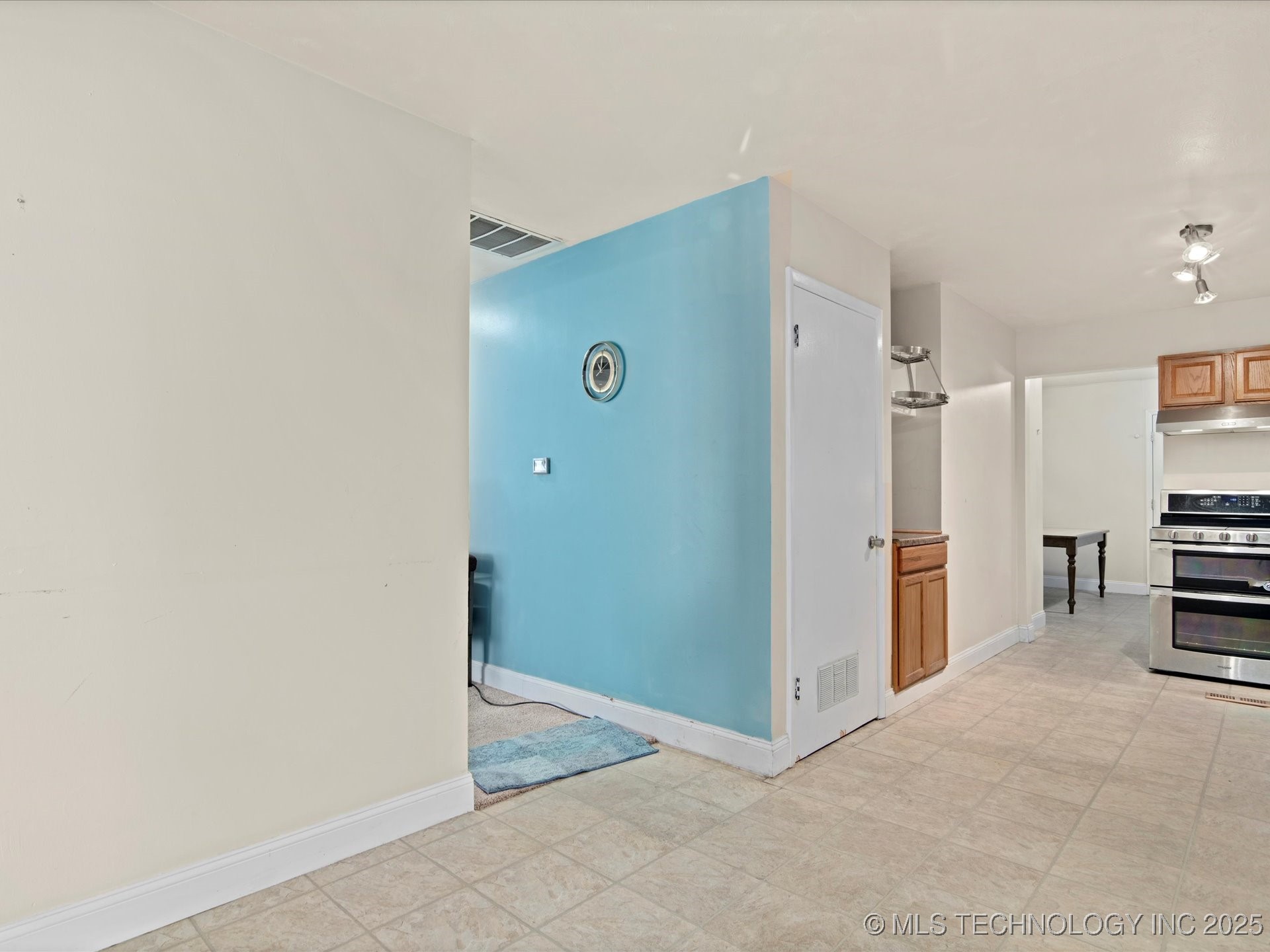 109 N Gertrude Property Photo 23