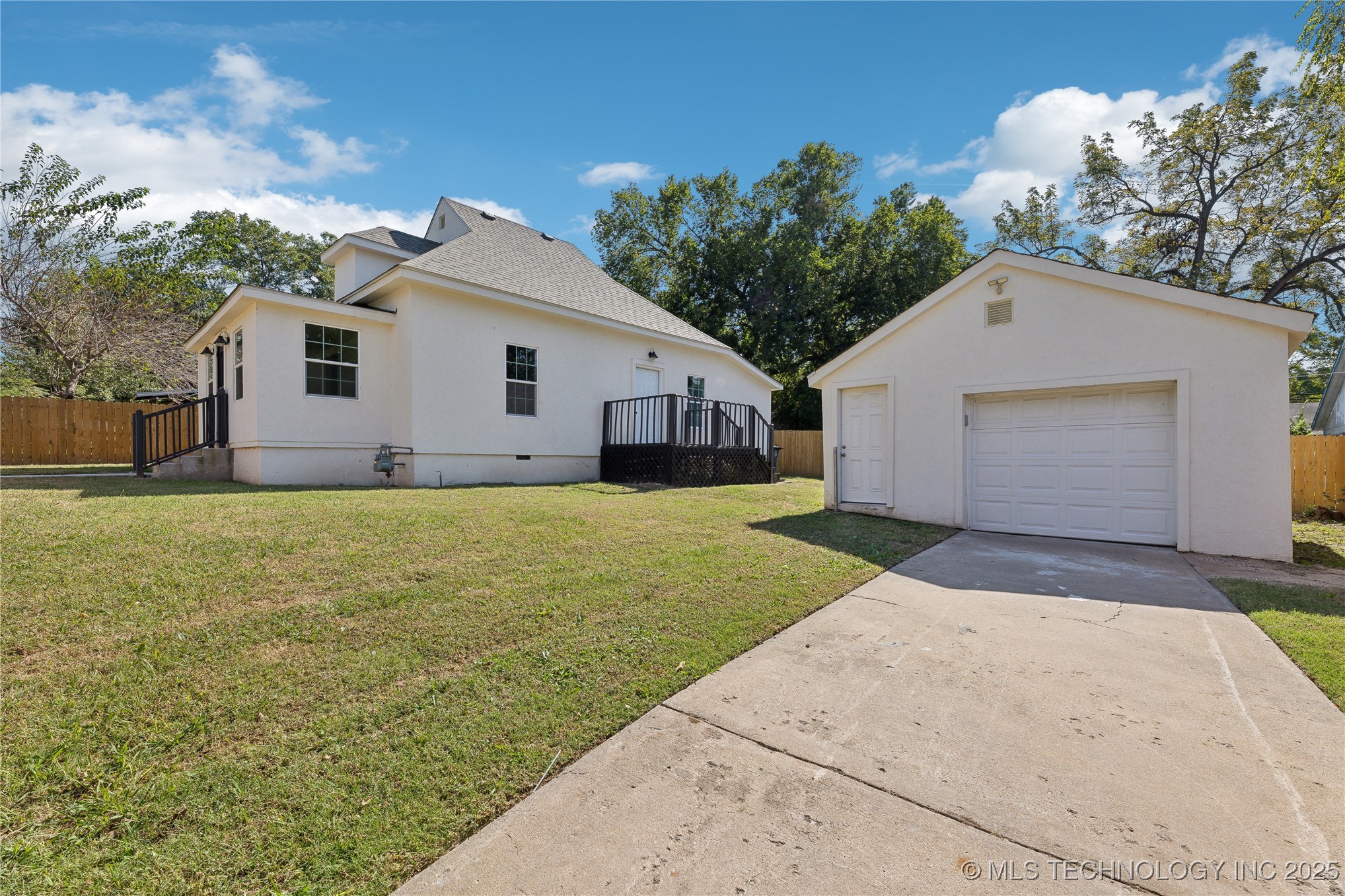 1910 E Marshall Street Property Photo