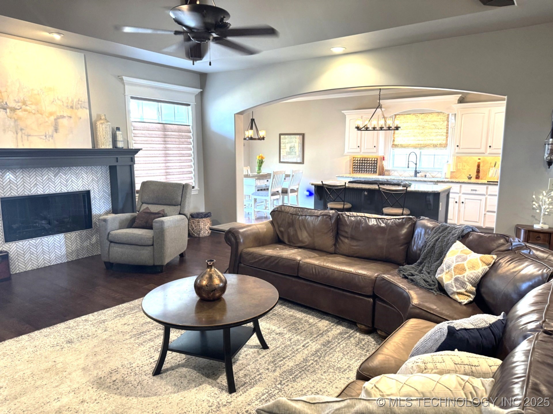 12330 S Ash Avenue Property Photo 6