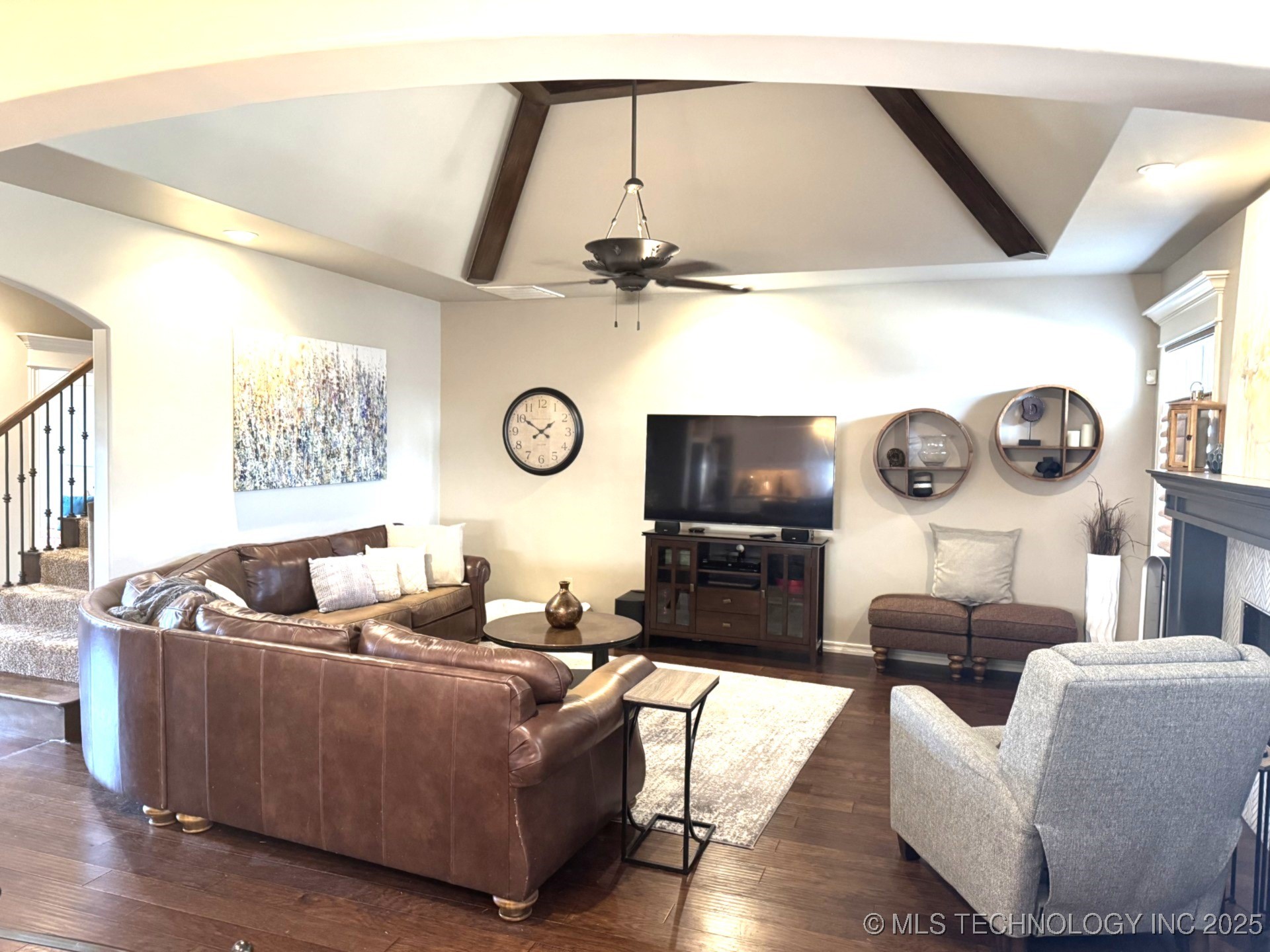 12330 S Ash Avenue Property Photo 7