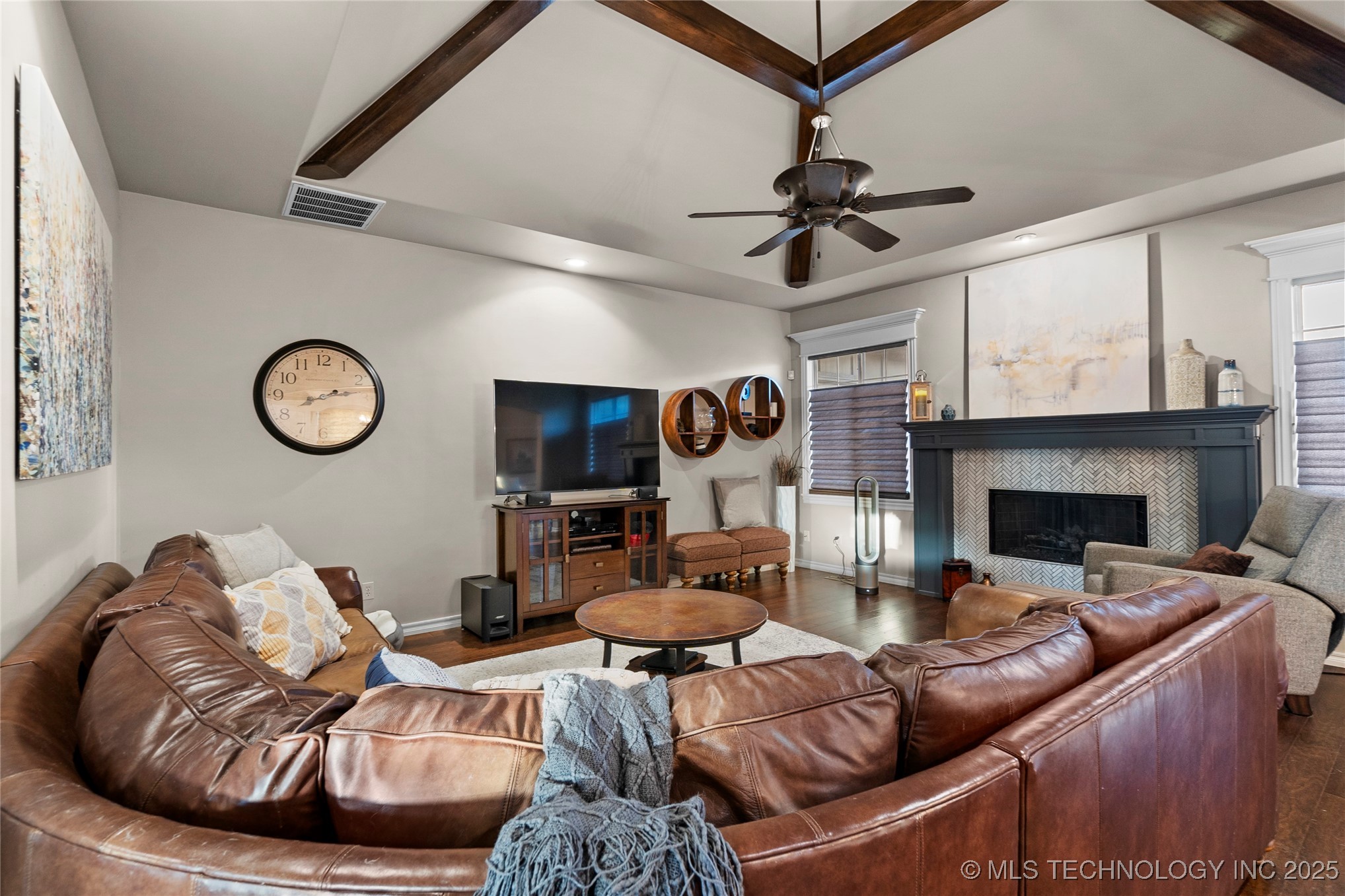 12330 S Ash Avenue Property Photo 8