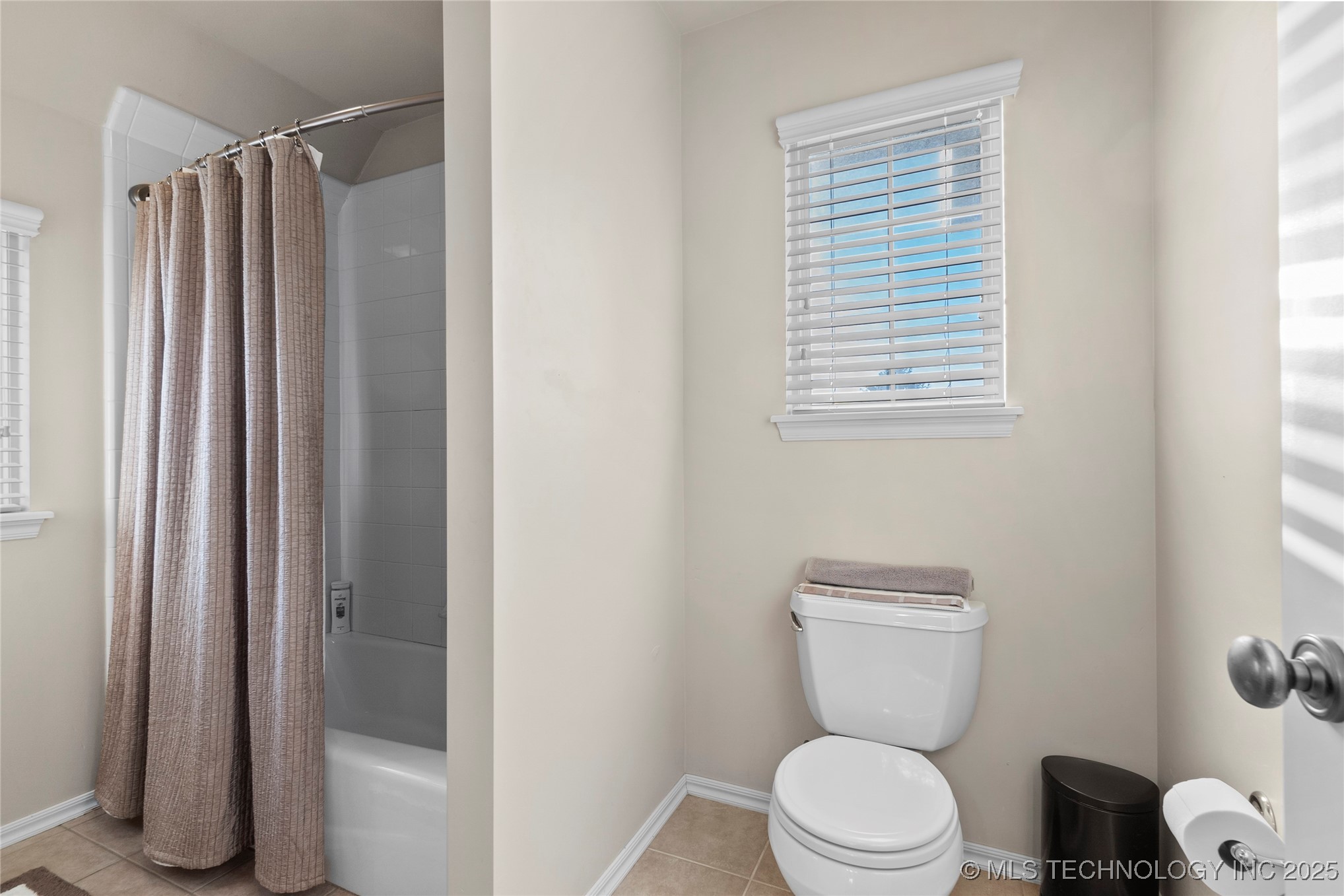 12330 S Ash Avenue Property Photo 38