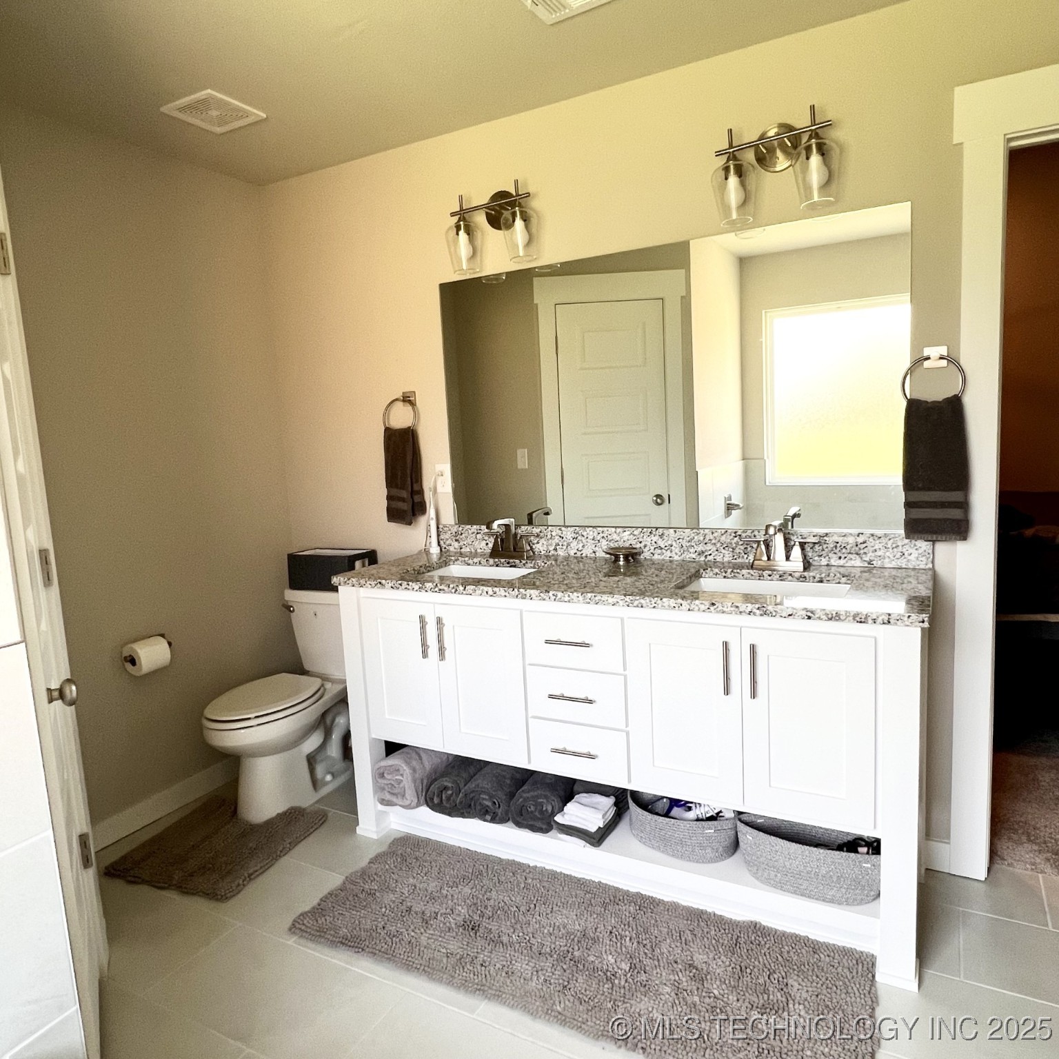 4823 E Galveston Place Property Photo 9