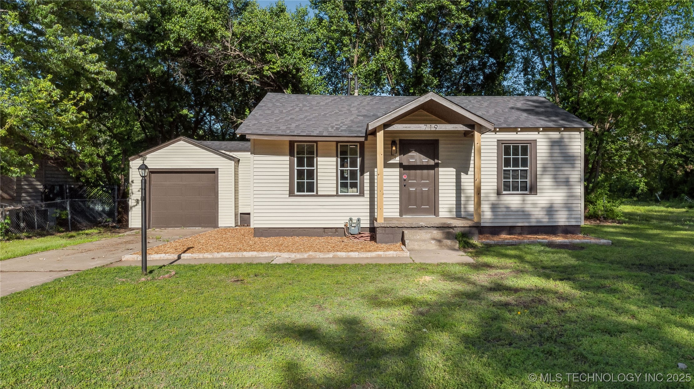 719 N Maplewood Avenue Property Photo