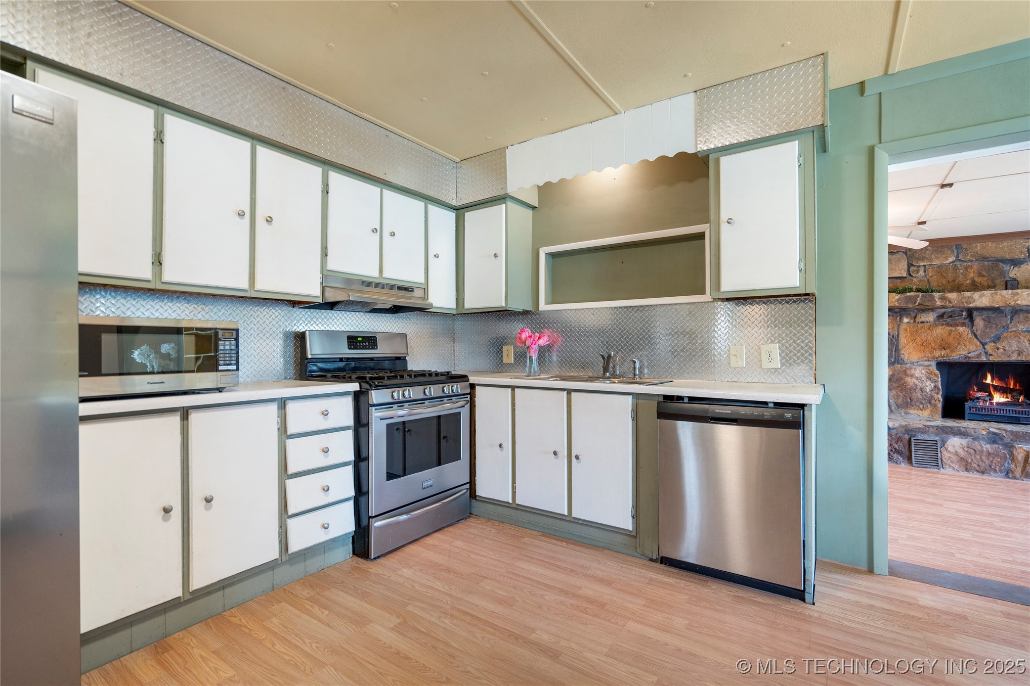 1380 N 254 Road Property Photo 9