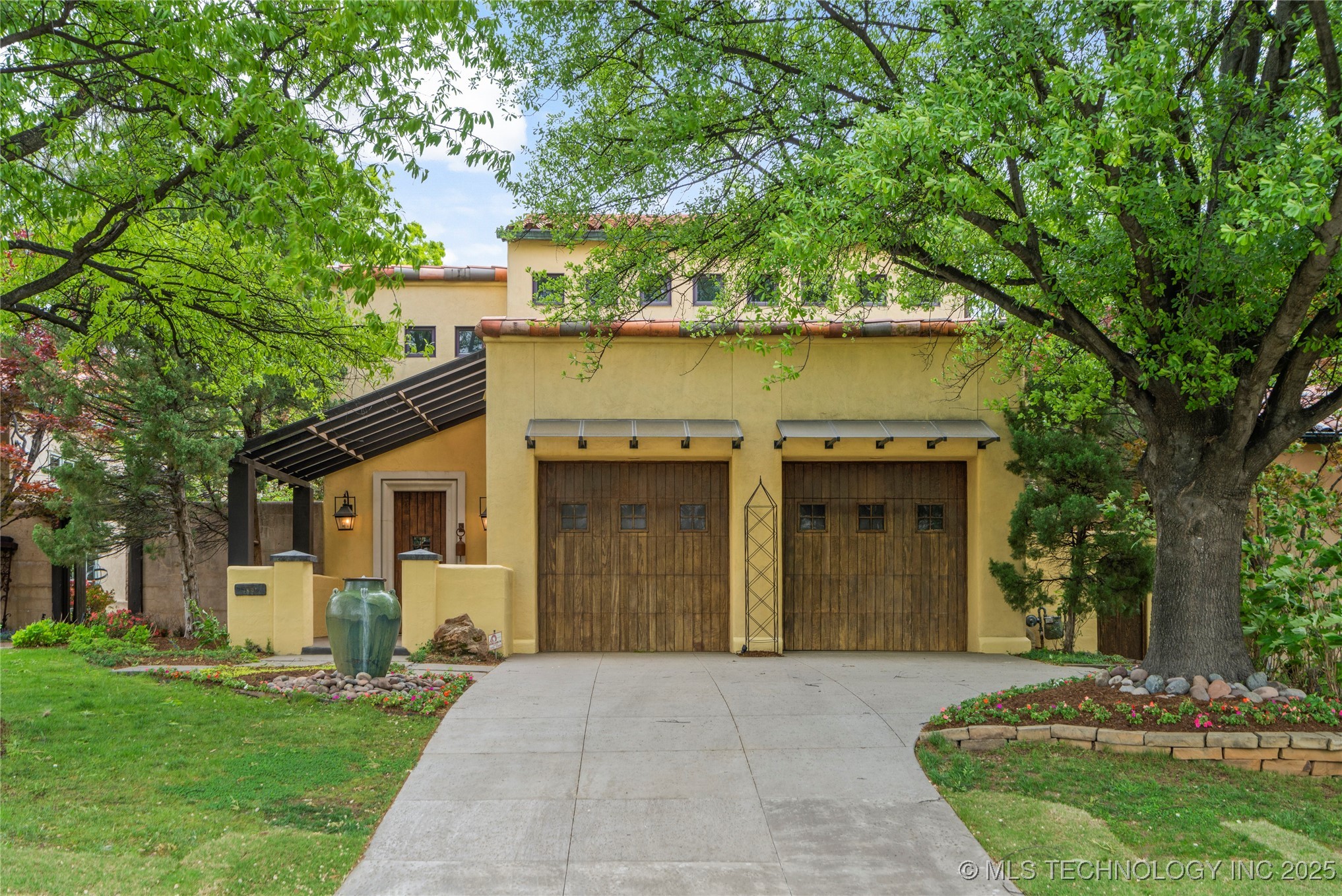 1581 E 22nd Street Property Photo