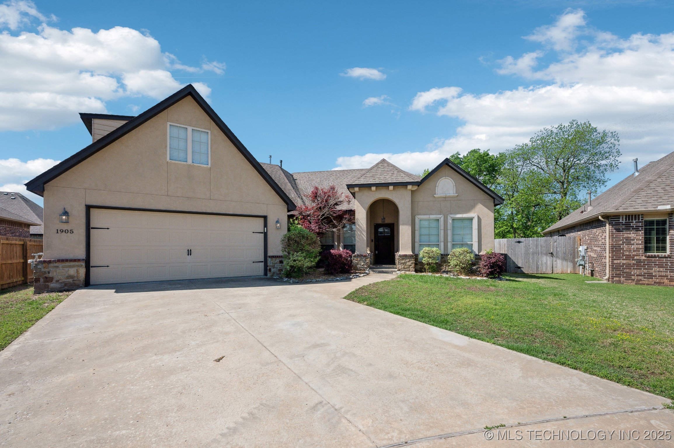 1905 W Canton Court Property Image