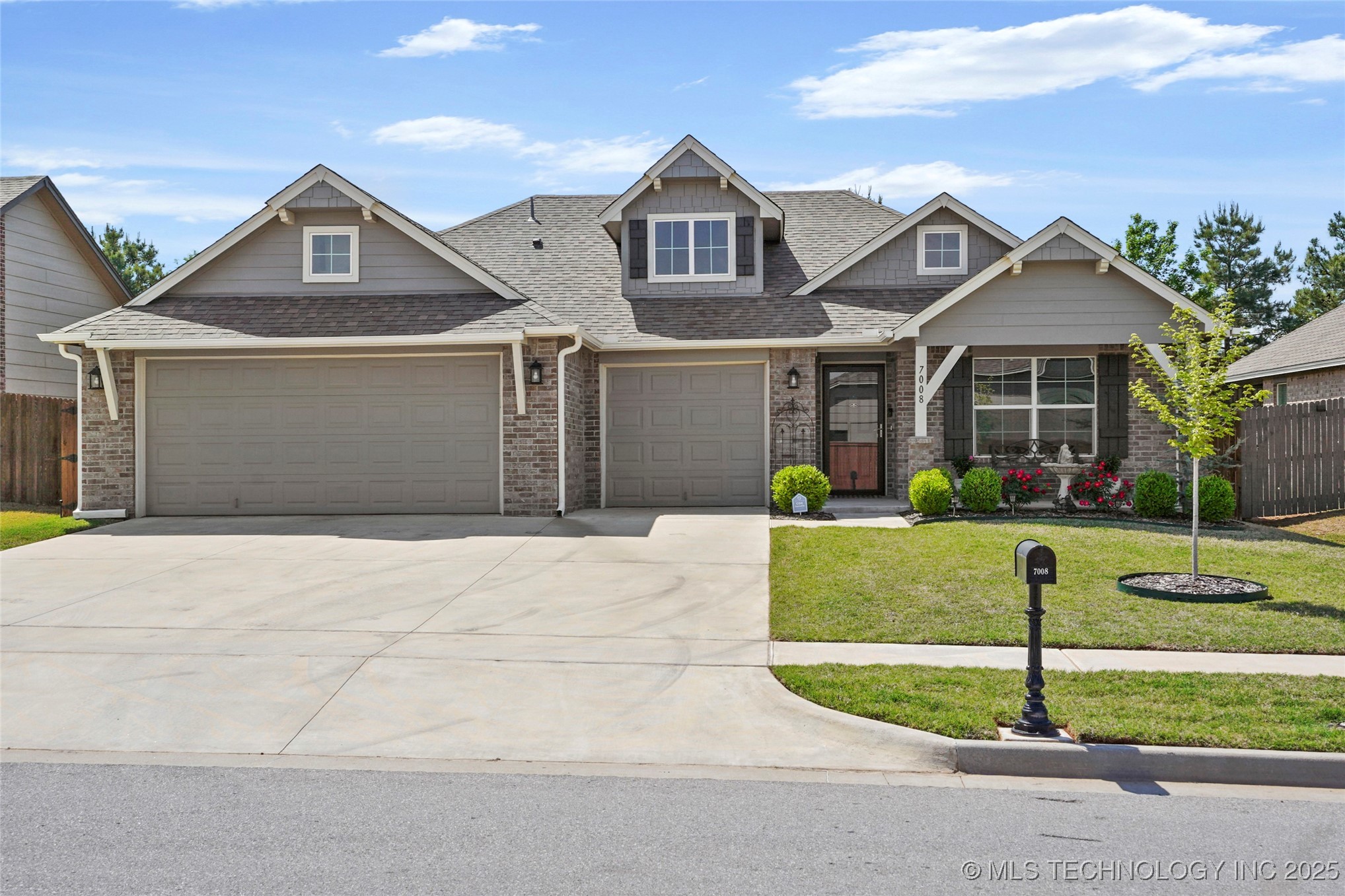 7008 S Kalanchoe Avenue Property Photo