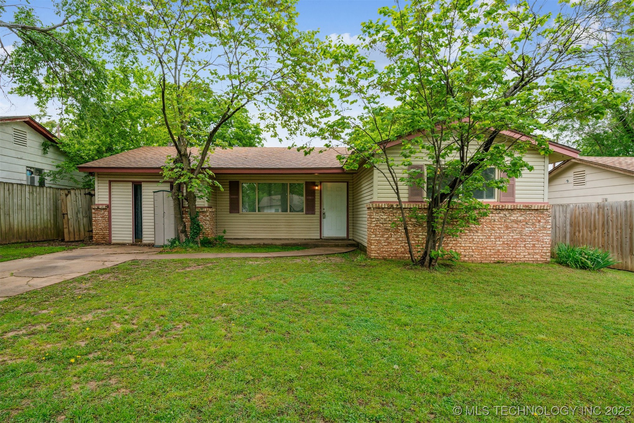 20519 E 2nd Street Property Photo