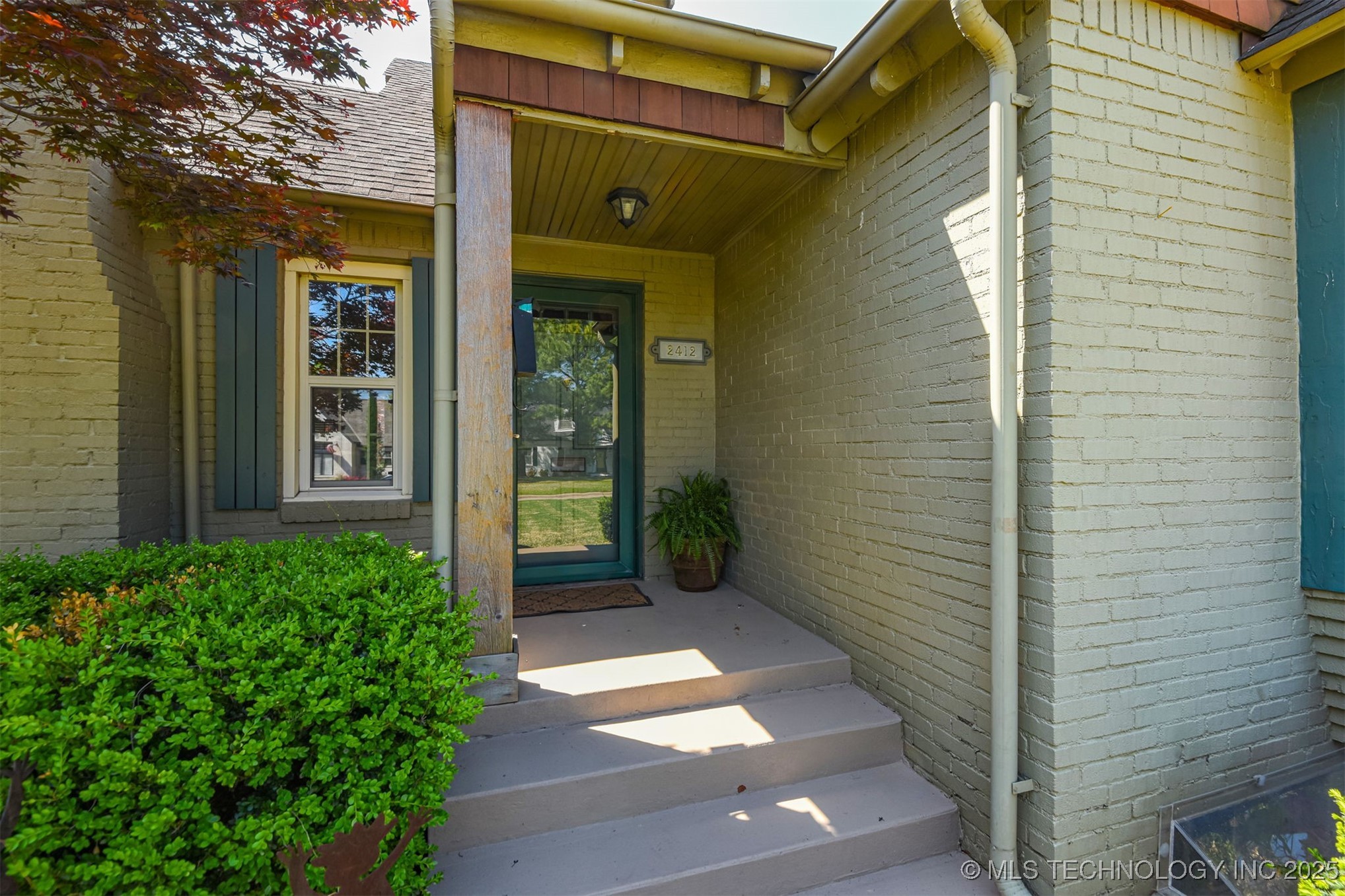 2412 E 23rd Street Property Photo 5