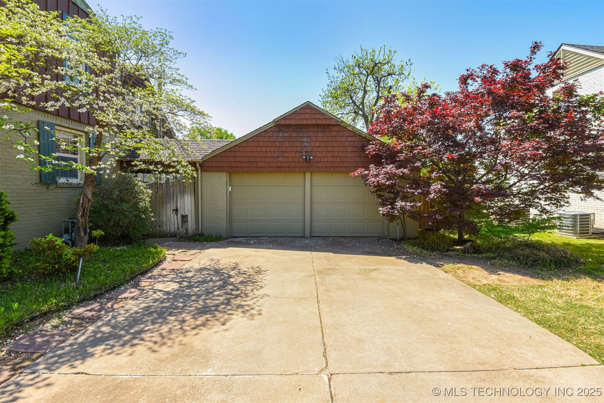 2412 E 23rd Street Property Photo 64
