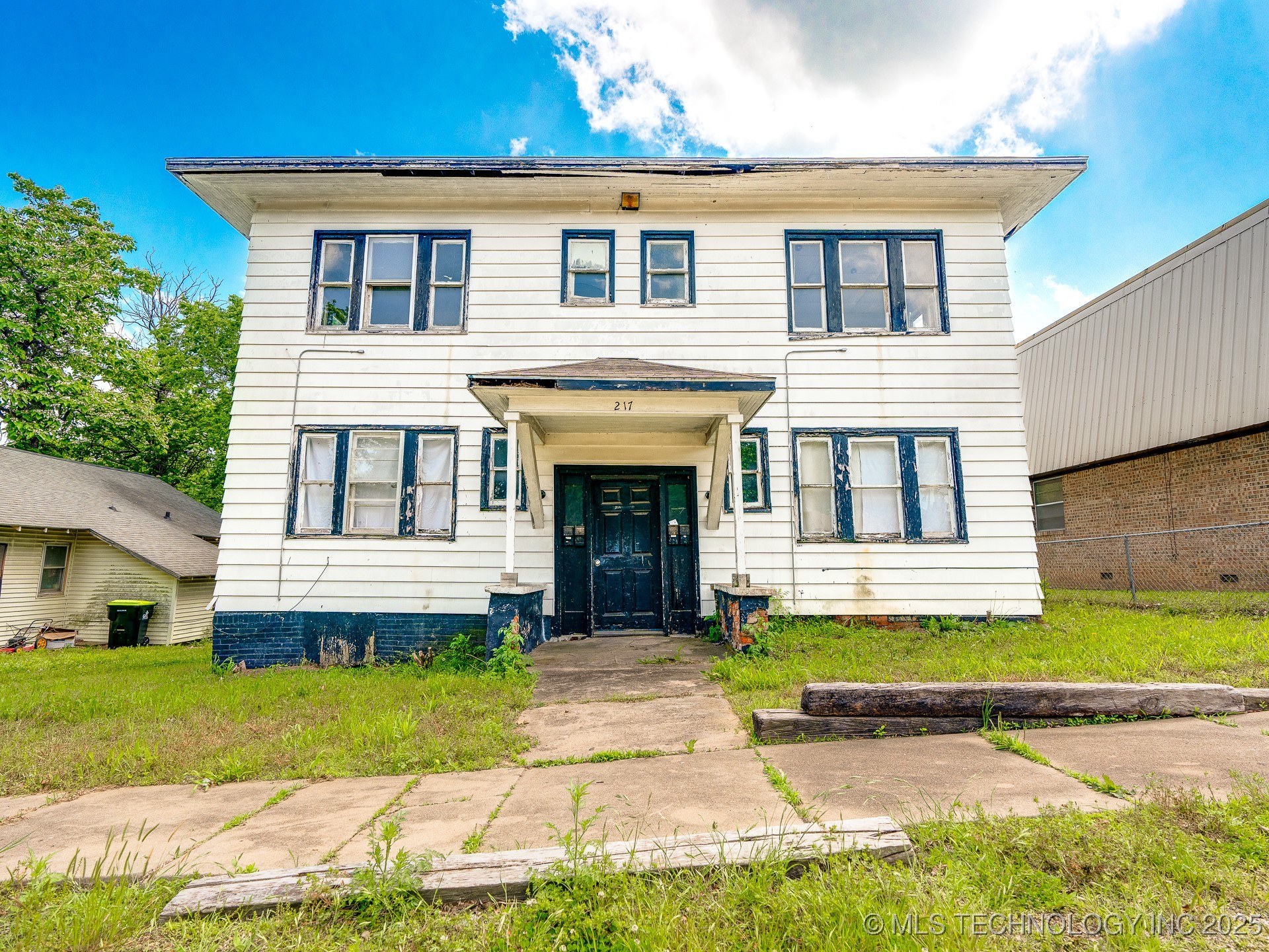 217 E 15th Property Photo