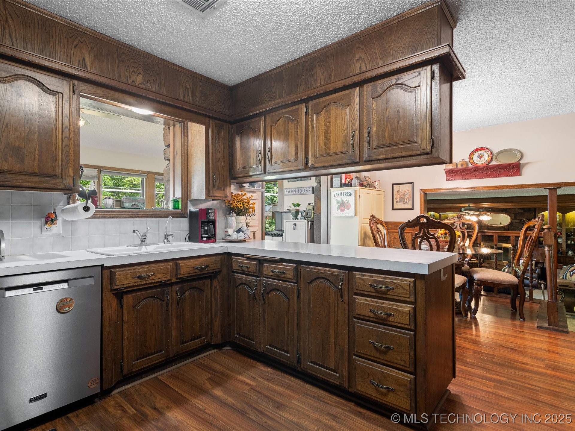 900 Briarwood Drive Property Photo 10