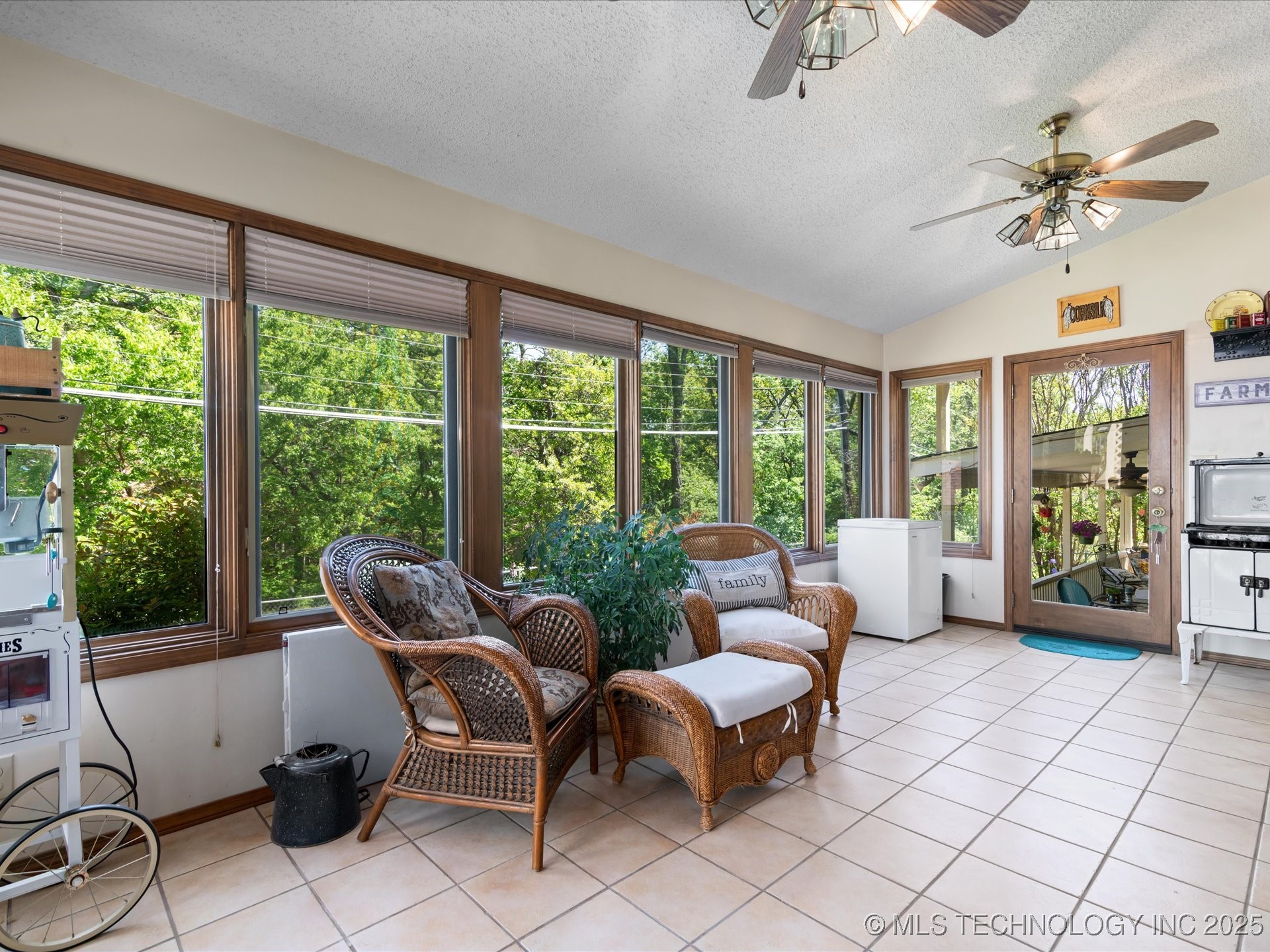900 Briarwood Drive Property Photo 17