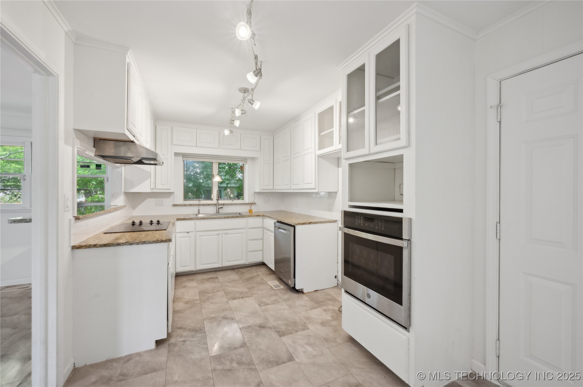 4416 E 58th Place Property Photo 11